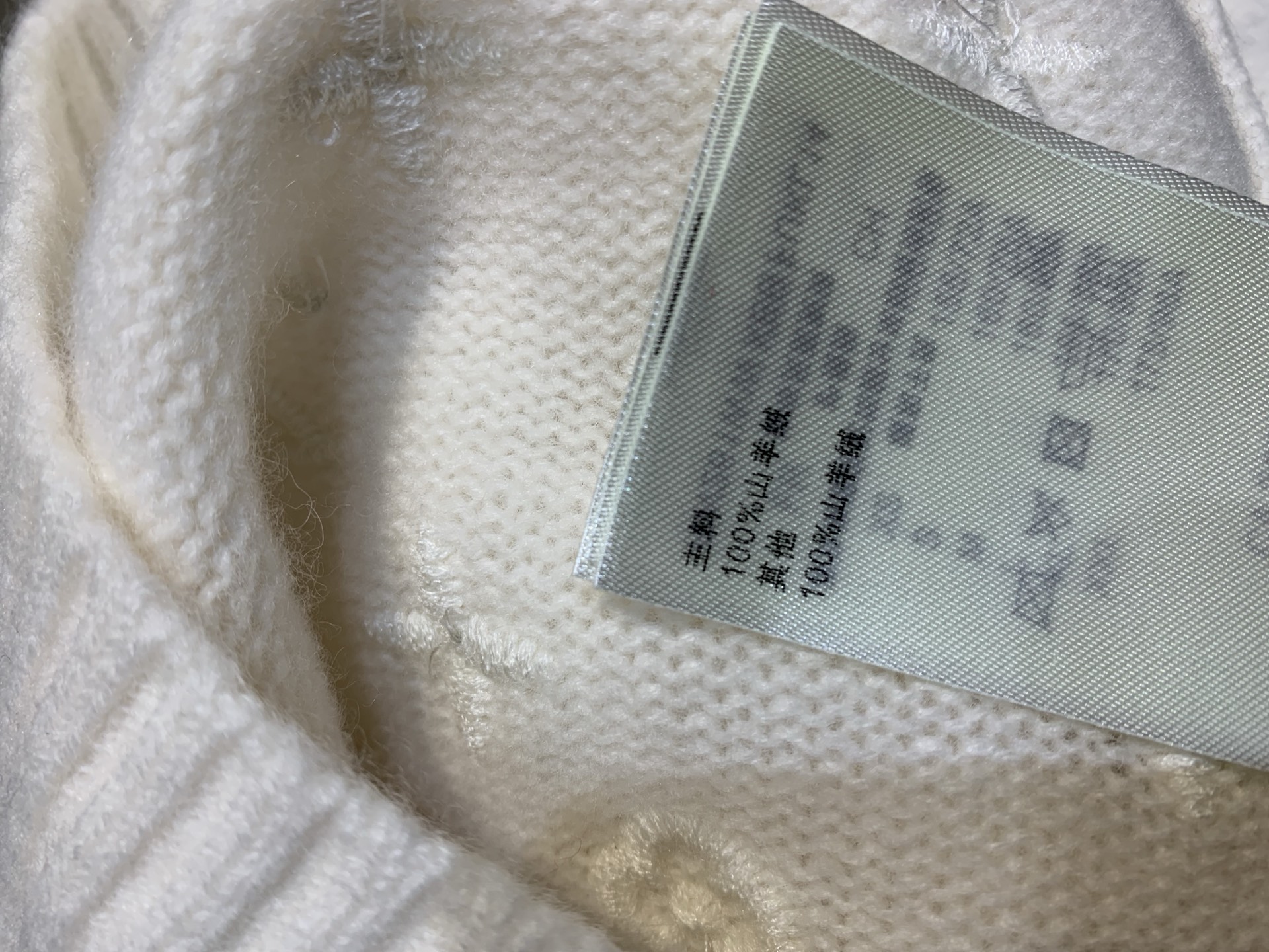 新款 原版开发 L家春夏系列立体字母羊绒短袖针织衫，采用高品质羊绒，柔软亲肤，穿着超舒适。立体浮雕老花刺