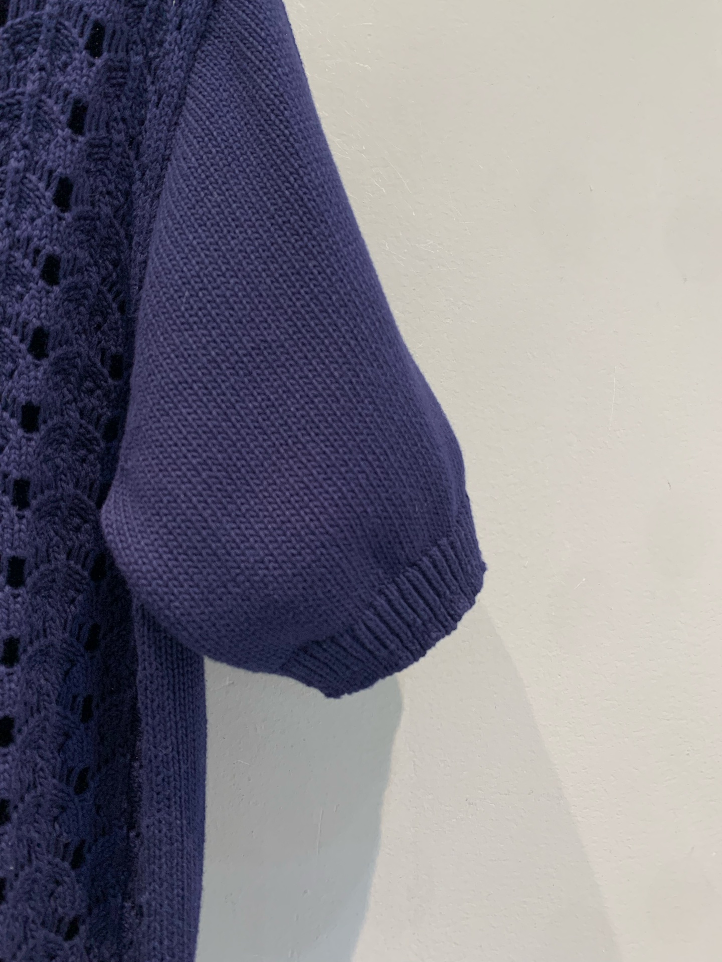 新款 原版开发 Miumi*春夏系列镂空针织短袖Polo，微透钩花肌理+小翻领设计，甜酷感满满！袖口和领