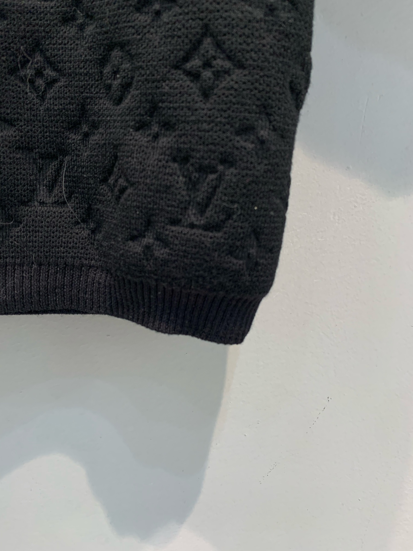 新款 原版开发 L家春夏系列立体老花针织短袖，经典Monogram提花设计，低调又有辨识度。针织面料透气