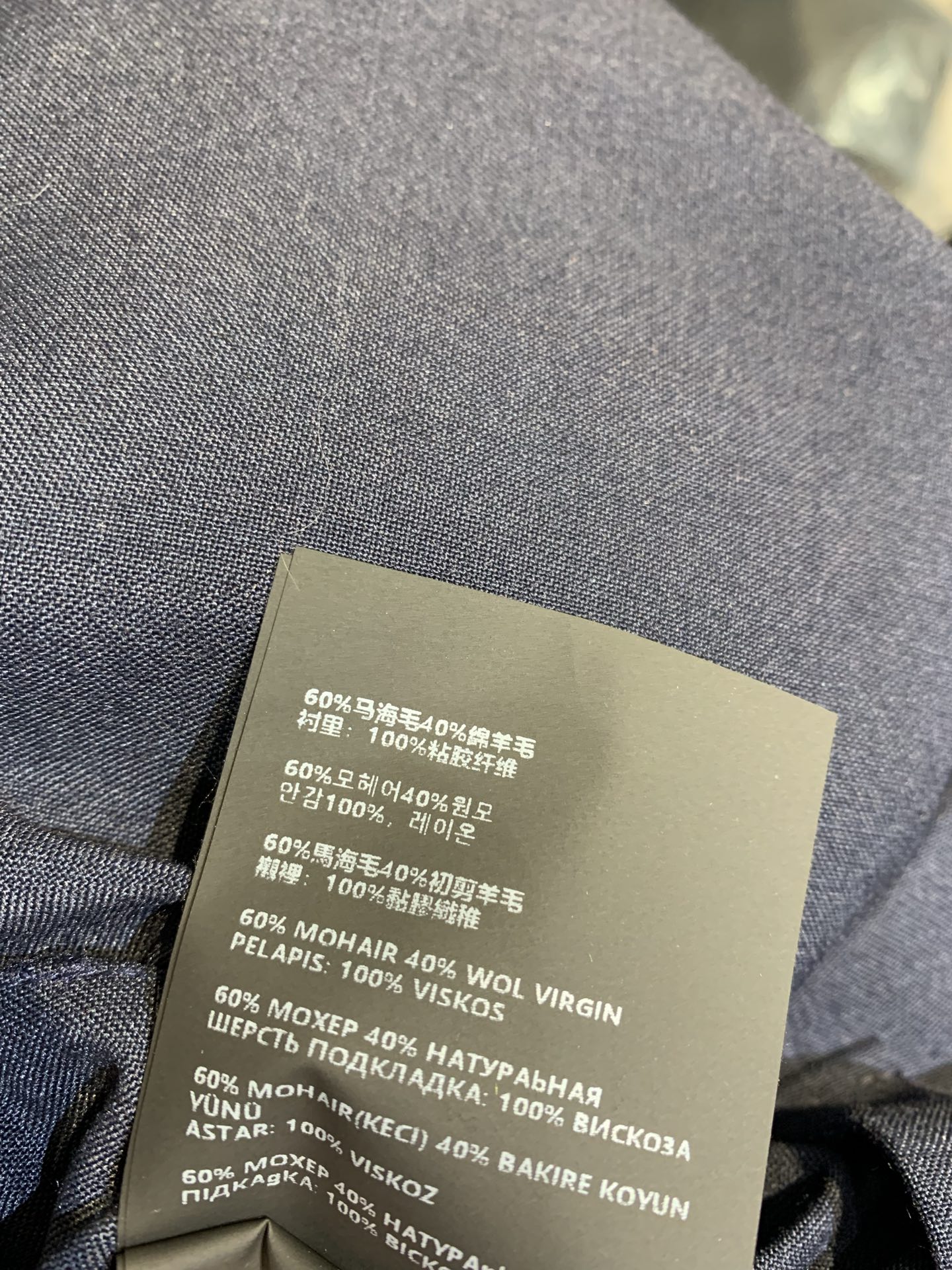 新款 Miumi*早春新款深蓝色A字绵羊毛半身裙，高腰设计+绵羊毛混纺面料，垂坠感和挺括感兼具，春秋穿超