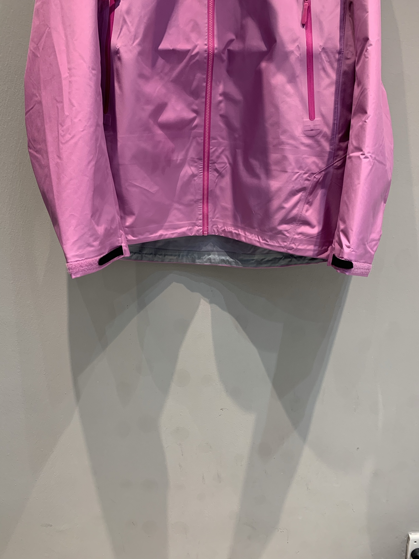 新款 原版开发 始祖鸟Beta SL冲锋衣，晨曦粉配色超吸睛，采用GORE-TEX ePE面料，防水防风