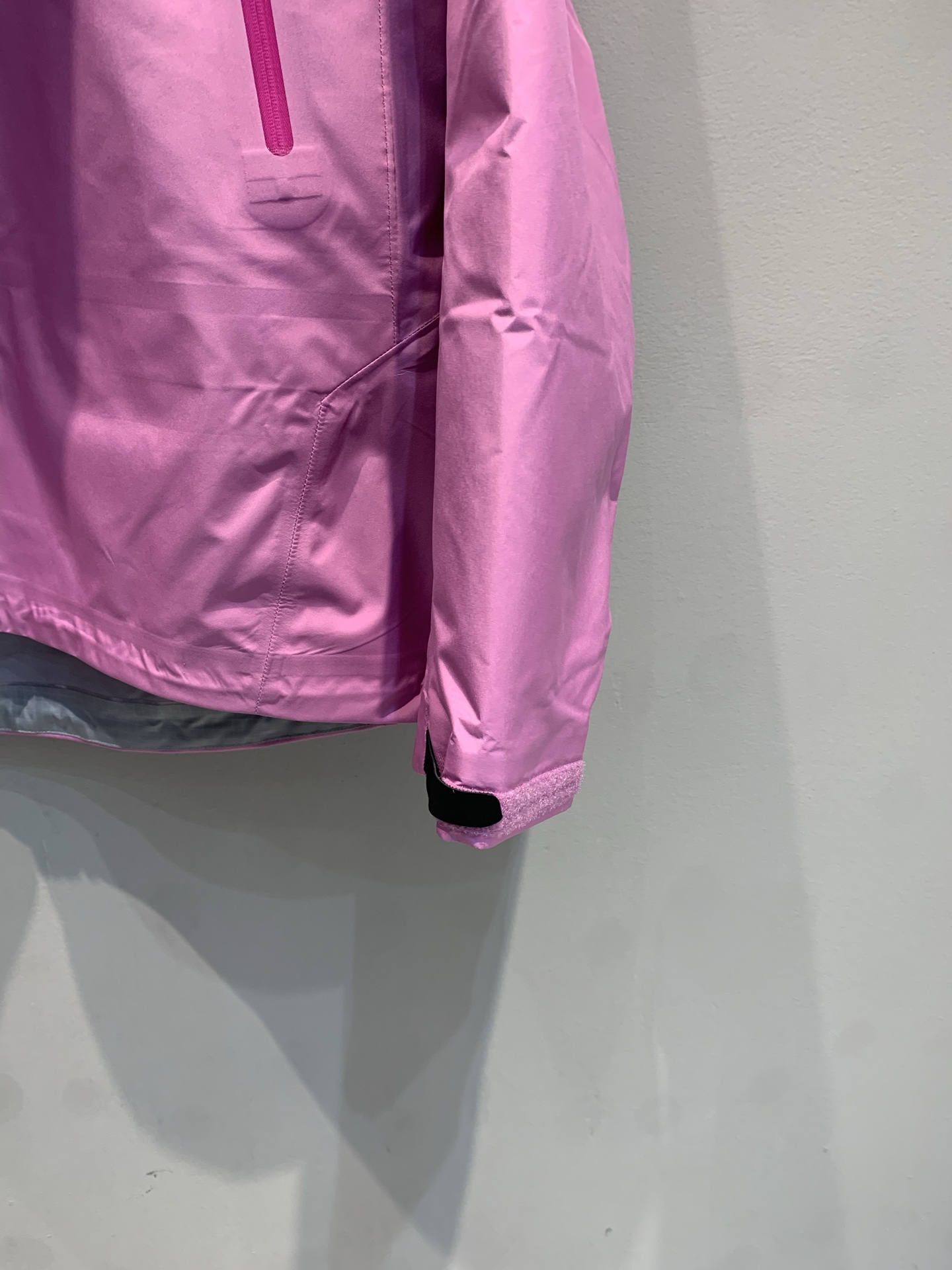 新款 原版开发 始祖鸟Beta SL冲锋衣，晨曦粉配色超吸睛，采用GORE-TEX ePE面料，防水防风