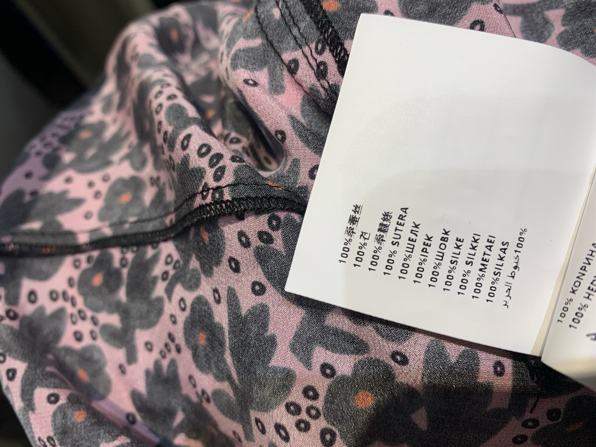新款 原版开发 Miumi*春夏系列碎花蕾丝拼接吊带连衣裙，黑粉碎花+黑色蕾丝边，浪漫又酷感！吊带设计超