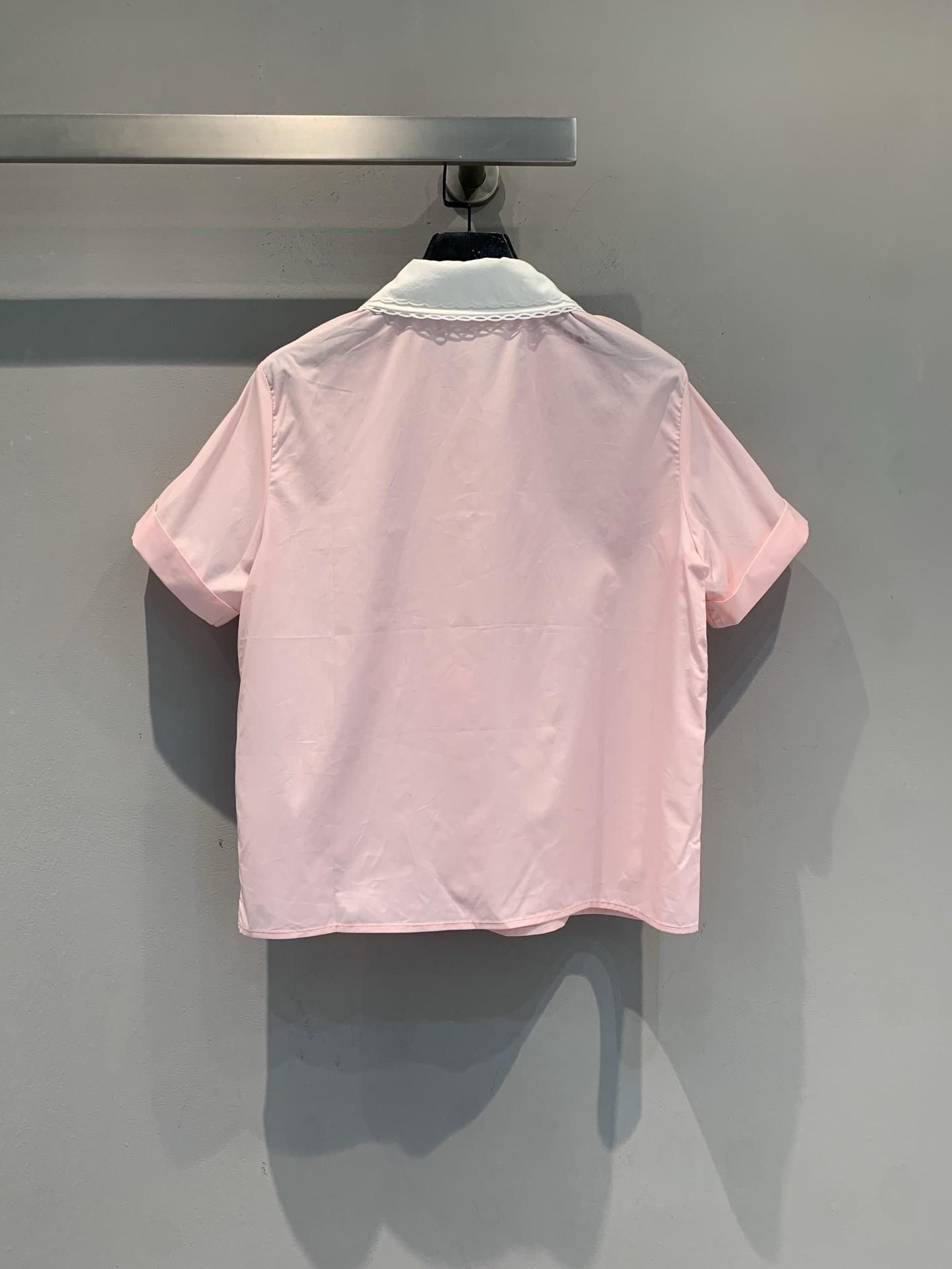 新款 原版开发 Miumi*春夏系列粉色娃娃领短袖衬衫，棉质府绸材质，柔软亲肤，夏天穿超舒服！白色蕾丝娃