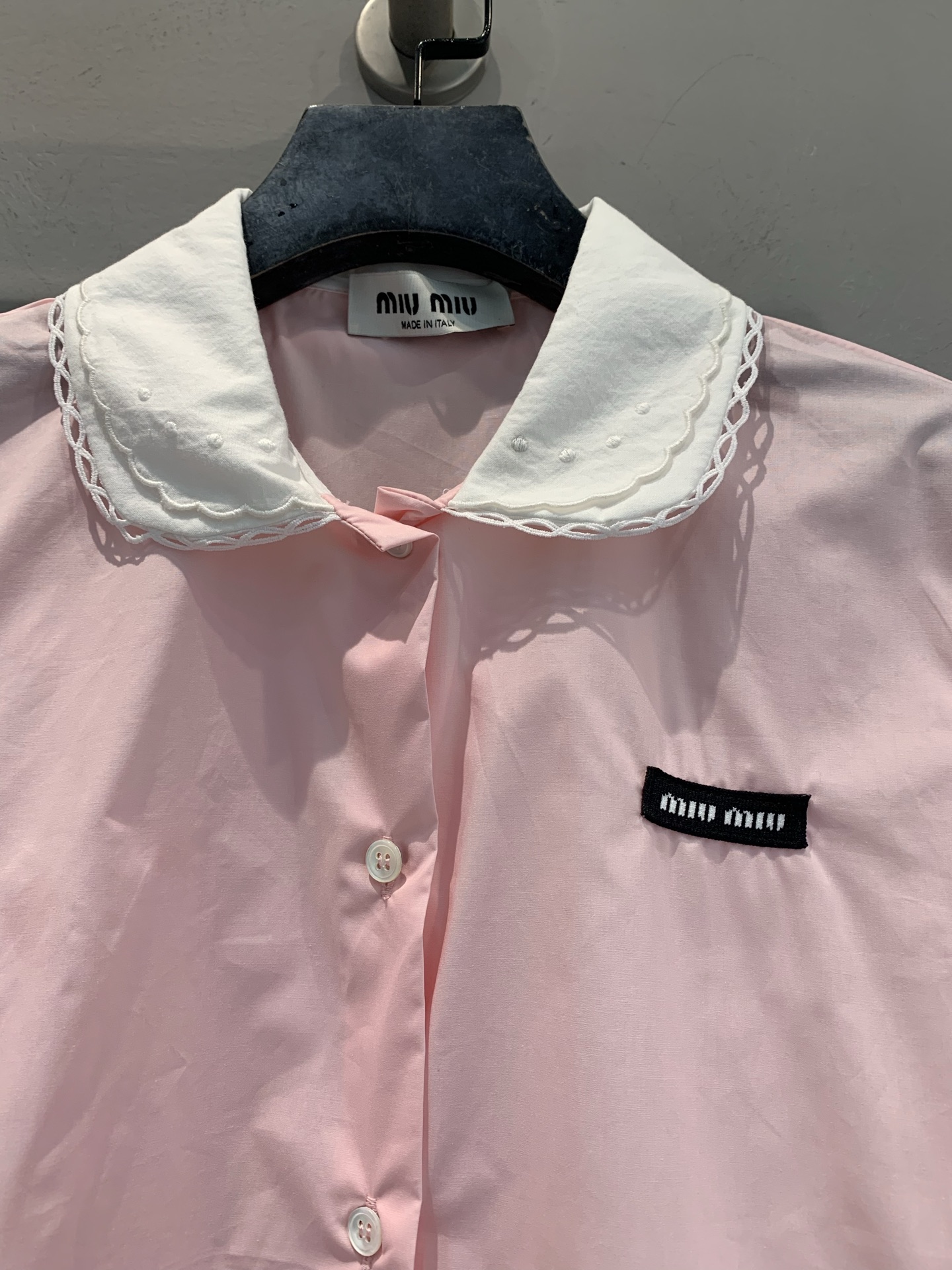 新款 原版开发 Miumi*春夏系列粉色娃娃领短袖衬衫，棉质府绸材质，柔软亲肤，夏天穿超舒服！白色蕾丝娃