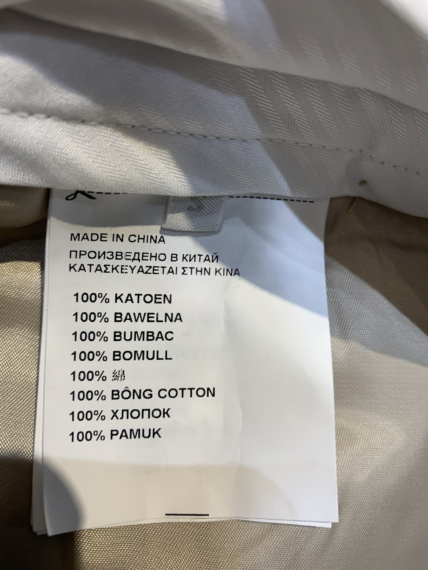 新款 原版开发 Miumi*春夏系列假两件卡其色半裙，采用高品质棉质面料，触感柔软又挺括。蓝白条纹拼接底