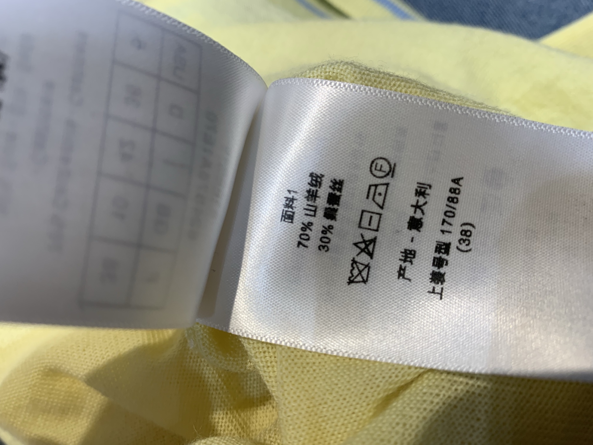 新款 原版开发 CD早春新款多种穿法条纹针织羊绒上衣。羊绒混纺面料，柔软亲肤，春夏穿超舒服！披肩和背心下