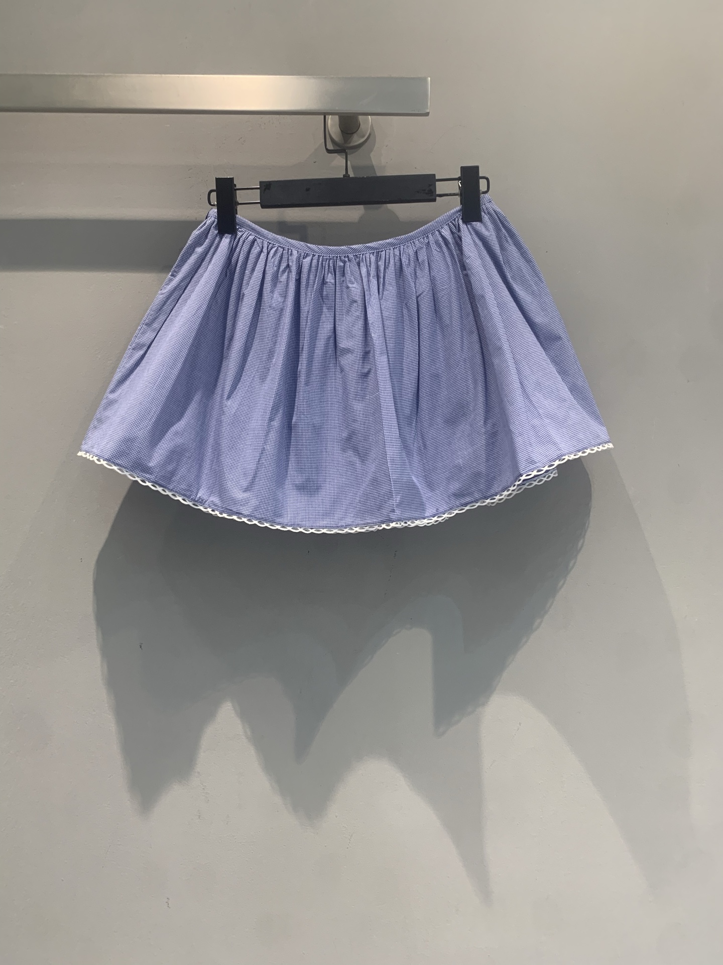 新款 原版开发 Miumi*春夏系列小格纹花边短裙，经典蓝白格纹+精致花边，少女感满满✨。轻盈透气面料，