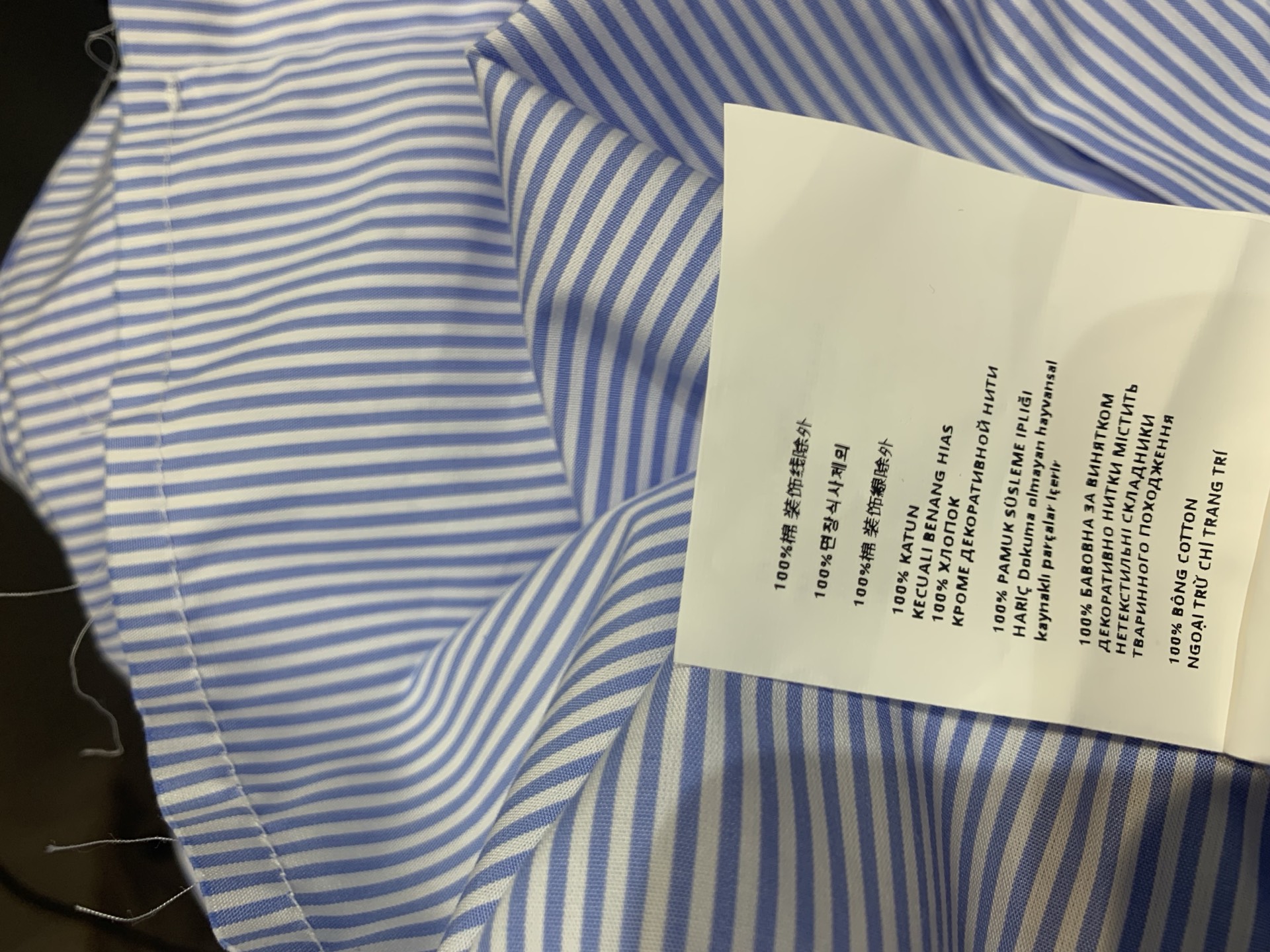 新款 原版开发 Miumi*春夏系列蓝白竖条纹衬衫，经典设计+品牌刺绣，辨识度超高✨。高品质棉质，柔软透