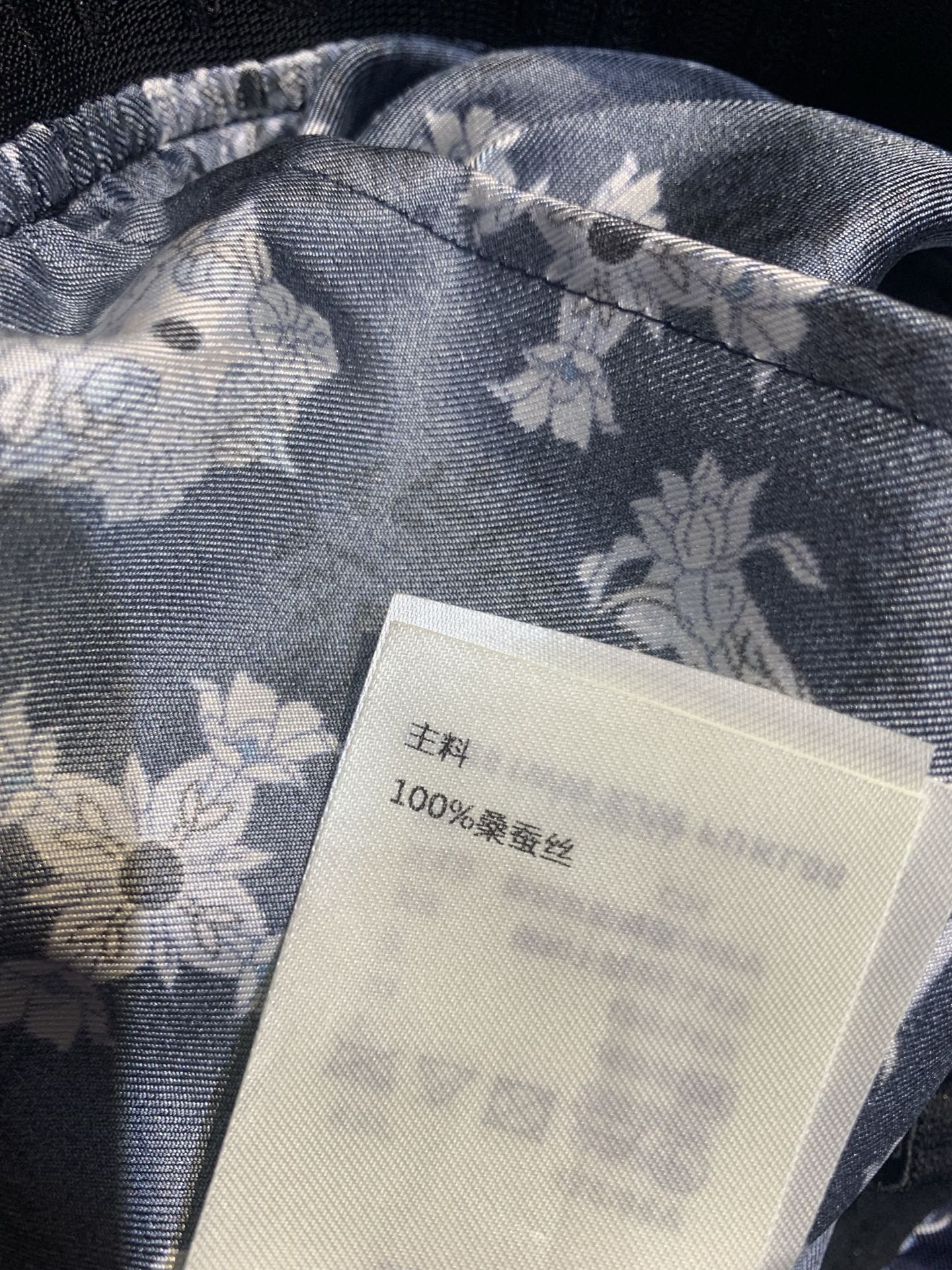 新款 原版开发 L家春夏系列经典老花真丝阔腿裤，藏蓝底色+经典老花暗纹，低调又有辨识度✨。高腰阔腿设计，