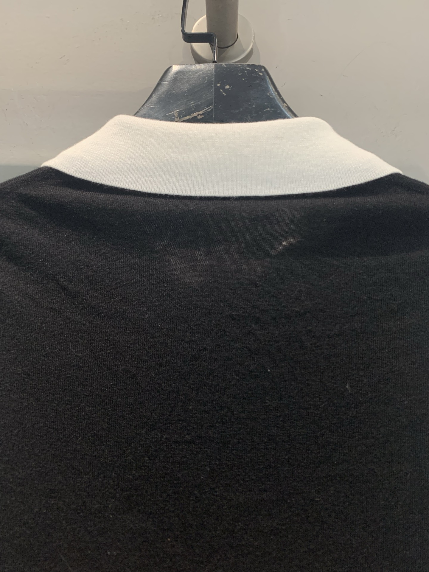 新款🆕 原版开发 Celin*早春新款学院风撞色领Polo衫，70%羊毛+30%桑蚕丝混纺，柔软亲肤，穿