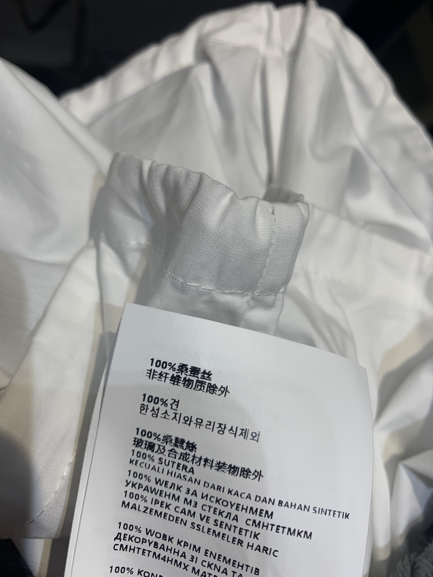 新款 原版开发 Prad*春夏系列重工刺绣半身裙，轻薄纱质面料，柔软垂坠，春夏穿超舒服！深色花卉刺绣点缀