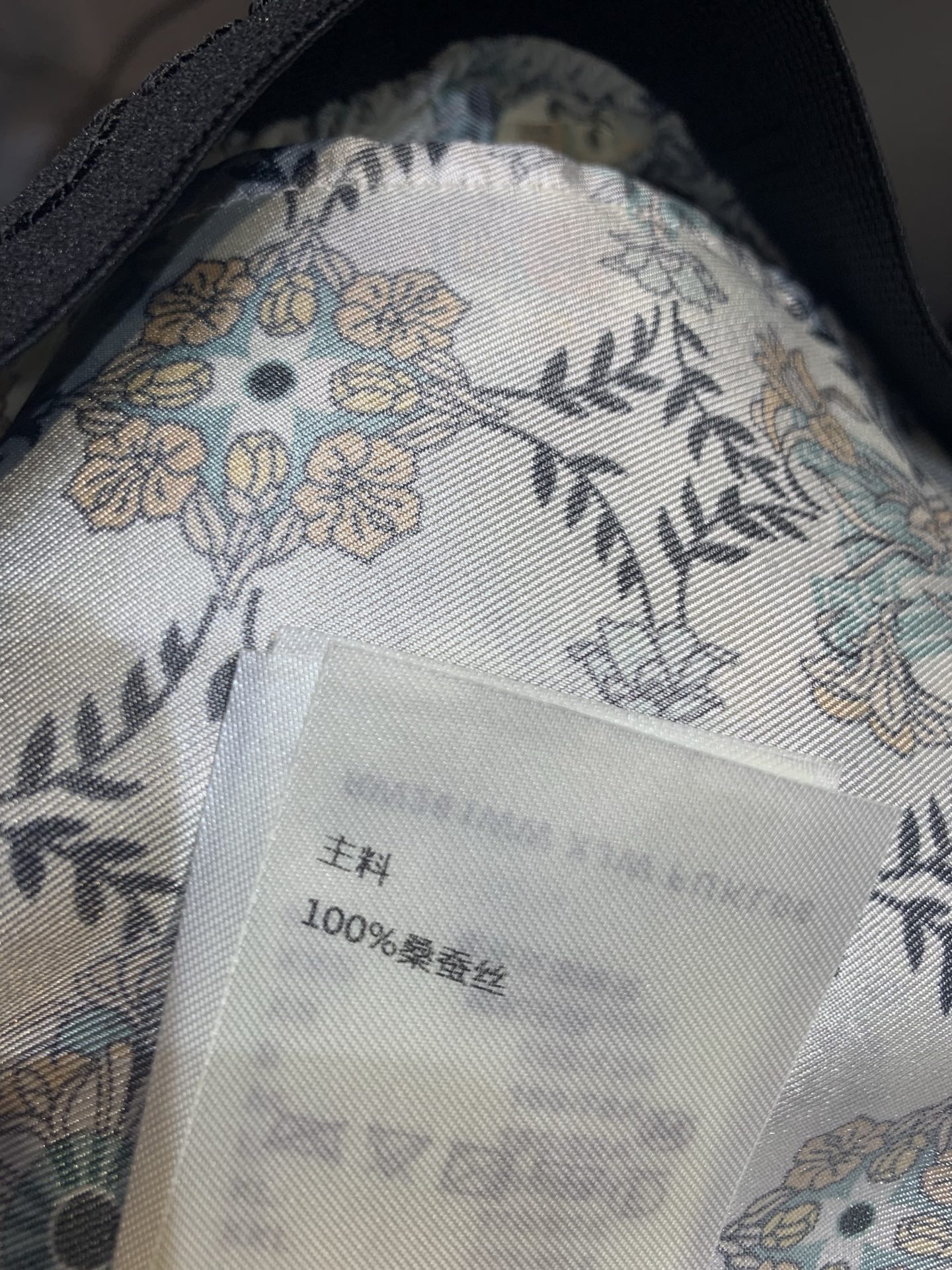 新款 原版开发 L家春夏系列经典老花真丝阔腿裤，米白底色+经典老花暗纹，低调又有辨识度✨。高腰阔腿设计，