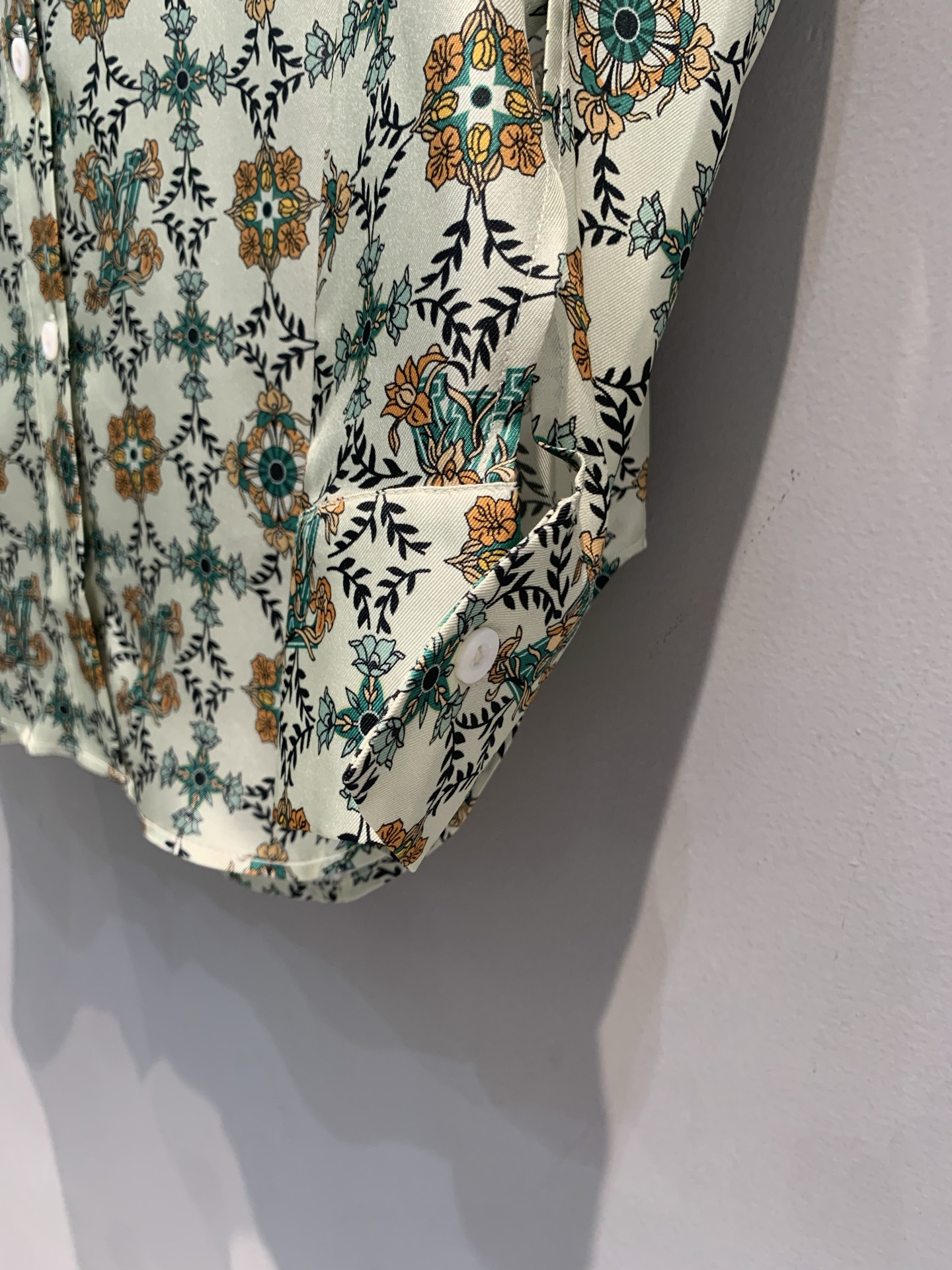 新款 原版开发 L家春夏系列经典Monogram老花衬衫，米白底色+白色花纹，品牌辨识度超高✨。高品质棉