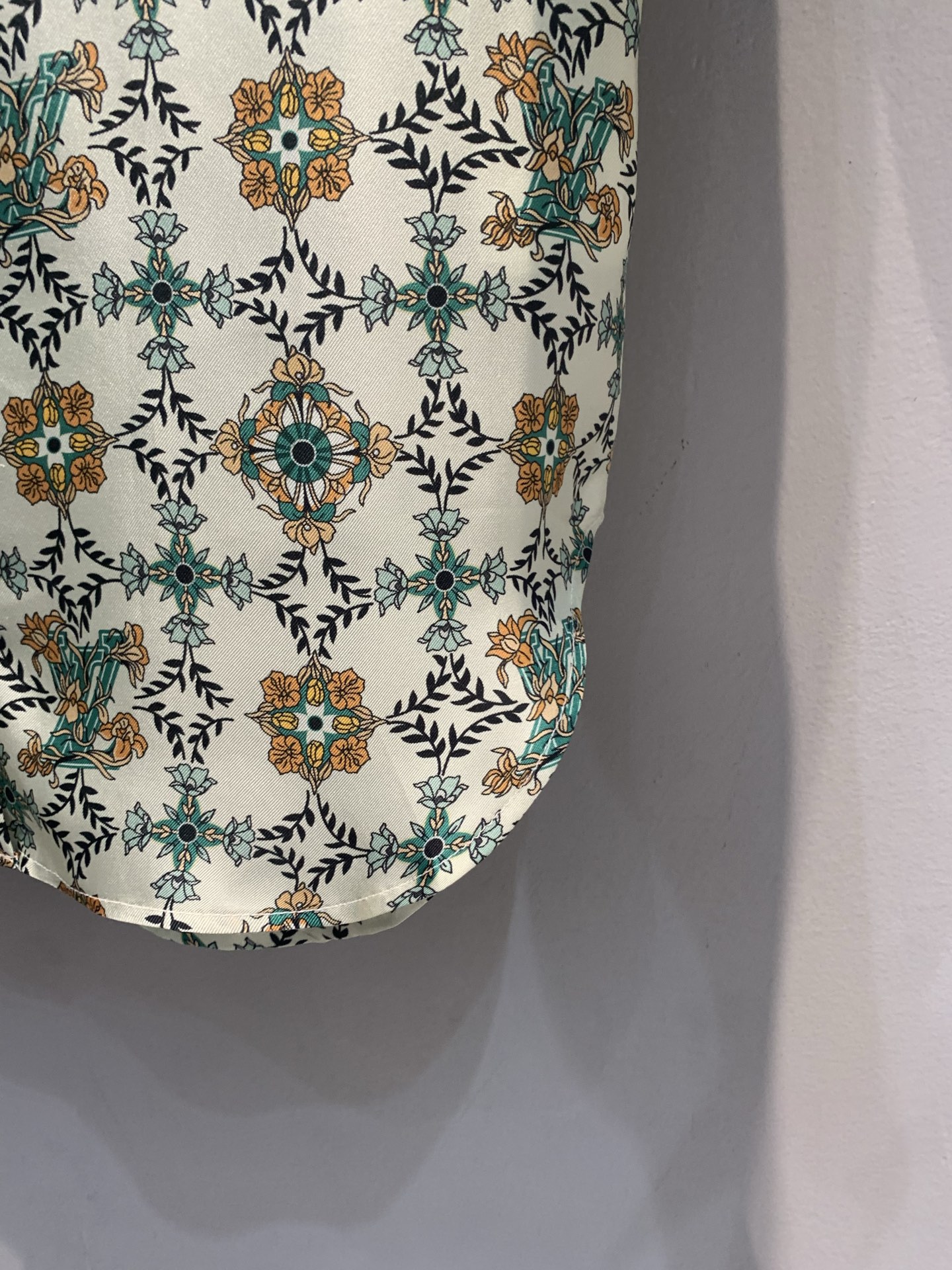 新款 原版开发 L家春夏系列经典Monogram老花衬衫，米白底色+白色花纹，品牌辨识度超高✨。高品质棉