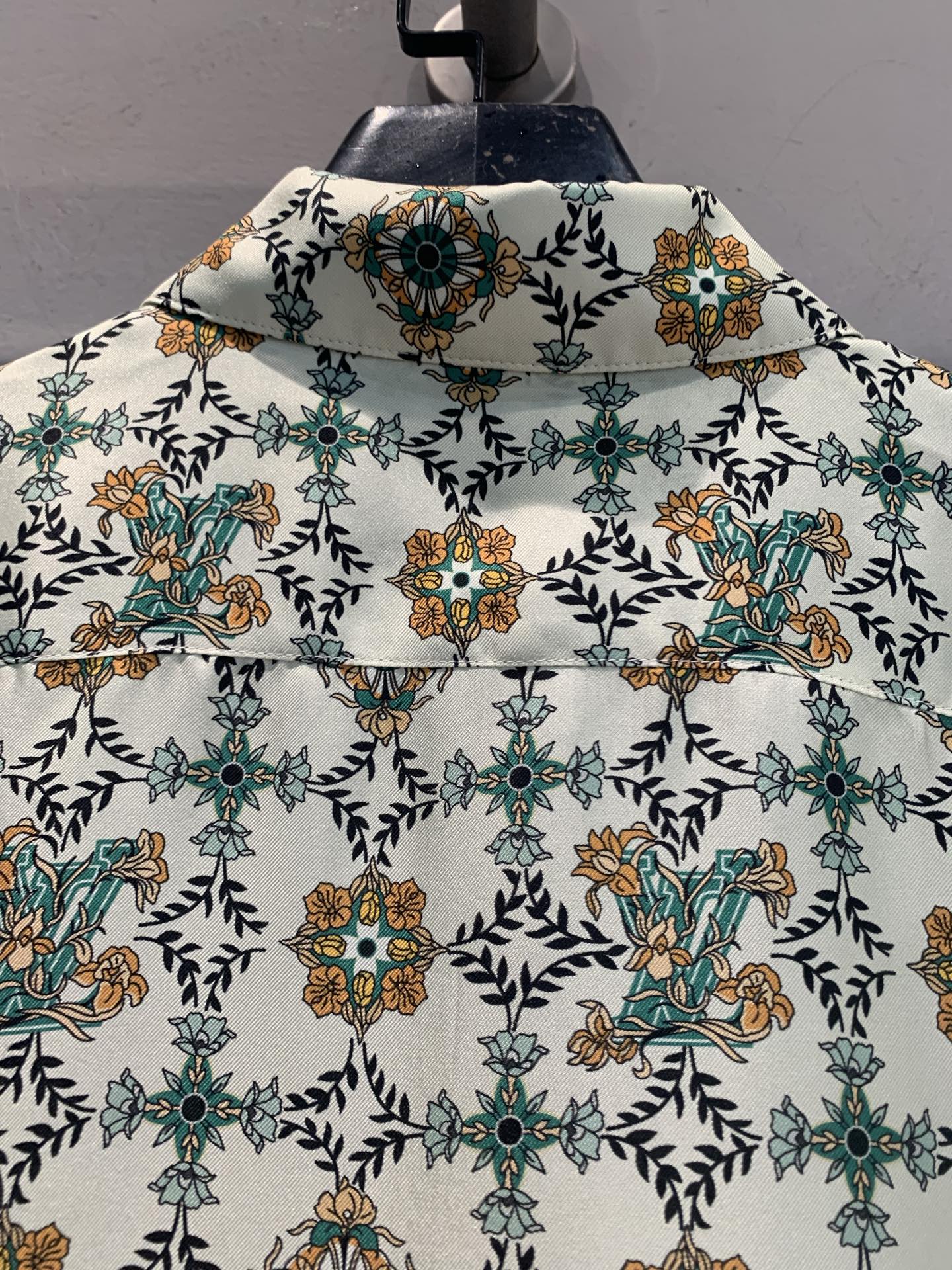 新款 原版开发 L家春夏系列经典Monogram老花衬衫，米白底色+白色花纹，品牌辨识度超高✨。高品质棉