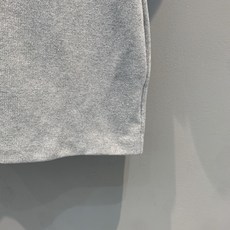 新款🆕 原版开发 Miumi*春夏系列荷叶边灰色针织T恤,柔软针织面料,穿着超舒适!肩部荷叶边设计,层次 新款🆕 原版开发 Miumi*春夏系列荷叶边灰色针织T恤,柔软针织面料,穿着超舒适!肩部荷叶边设计,层次