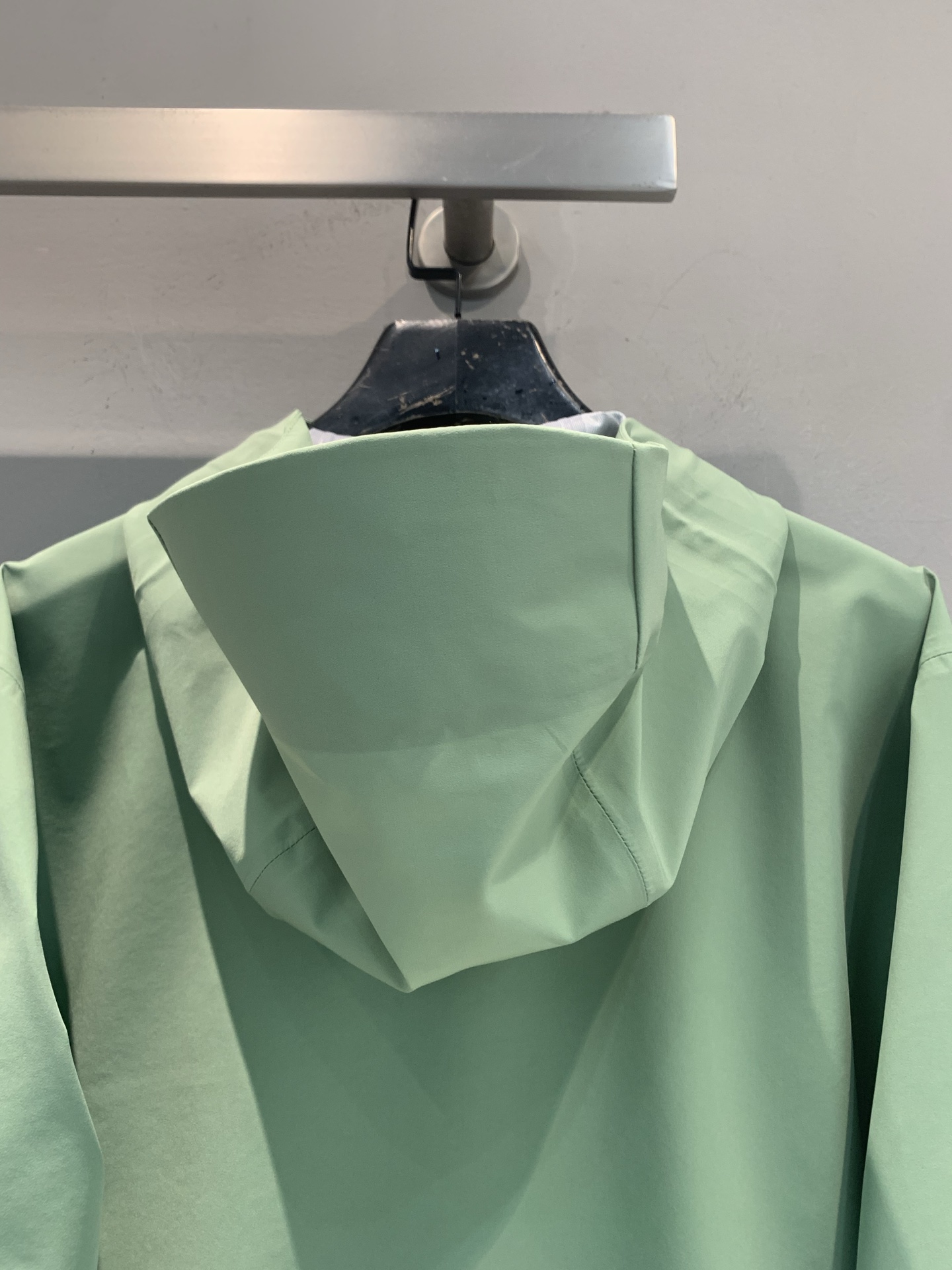 新款🆕 迪桑特TRAINING新款系列冲锋衣，防风防水面料，全接缝压胶工艺，户外通勤都OK！剪裁贴合人体