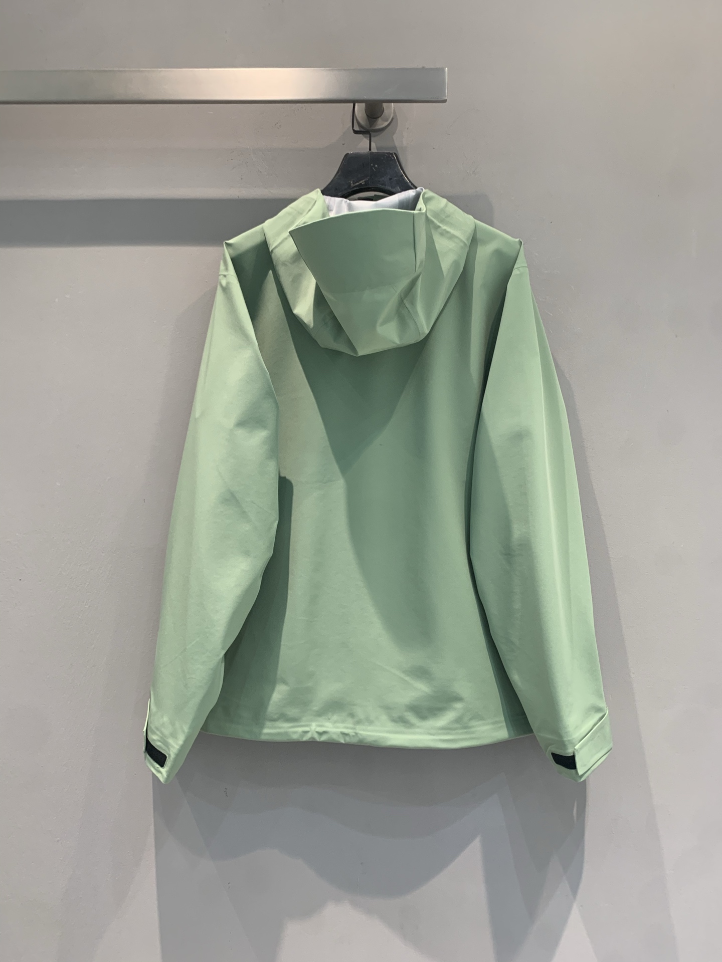 新款🆕 迪桑特TRAINING新款系列冲锋衣，防风防水面料，全接缝压胶工艺，户外通勤都OK！剪裁贴合人体