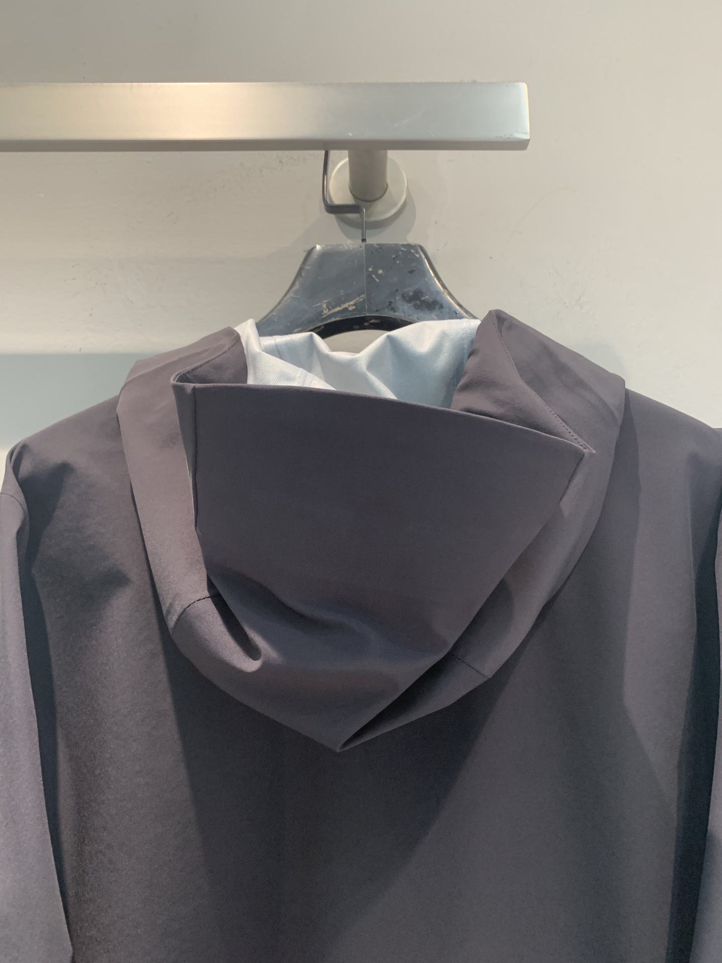 新款🆕 迪桑特TRAINING新款系列冲锋衣，防风防水面料，全接缝压胶工艺，户外通勤都OK！剪裁贴合人体