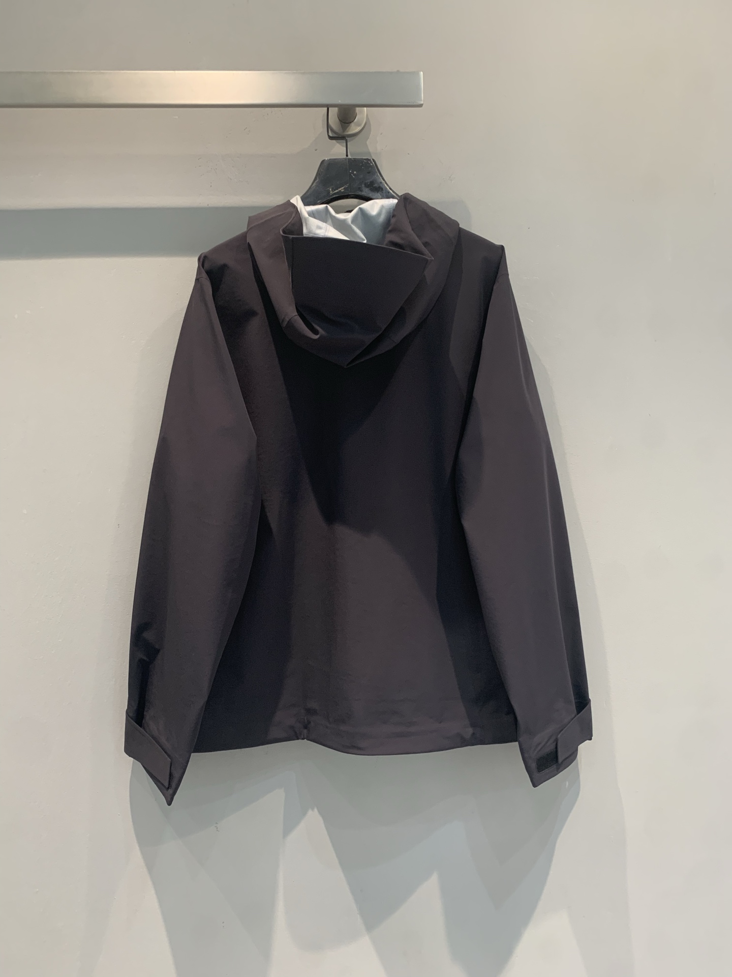 新款🆕 迪桑特TRAINING新款系列冲锋衣，防风防水面料，全接缝压胶工艺，户外通勤都OK！剪裁贴合人体