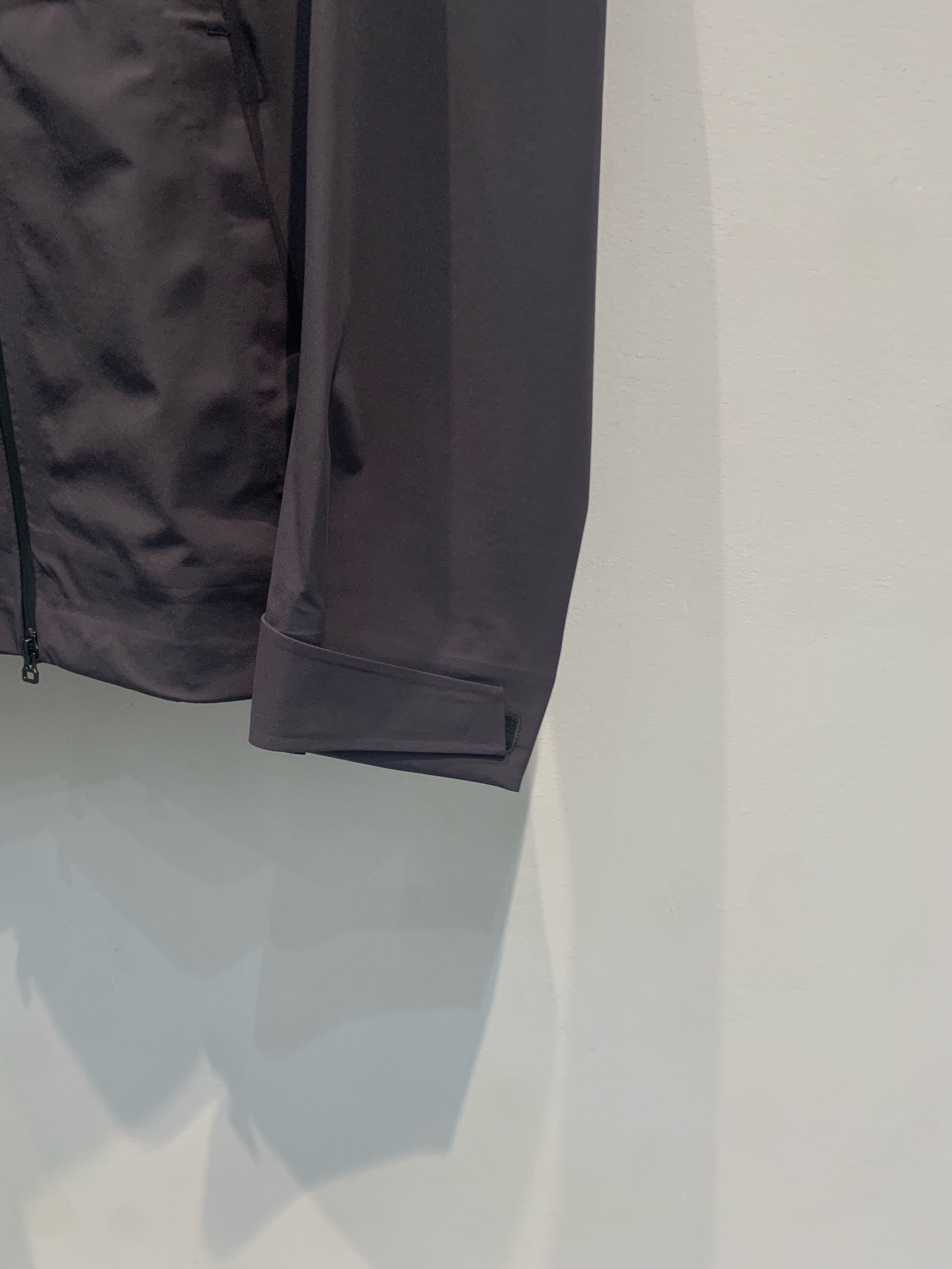 新款🆕 迪桑特TRAINING新款系列冲锋衣，防风防水面料，全接缝压胶工艺，户外通勤都OK！剪裁贴合人体