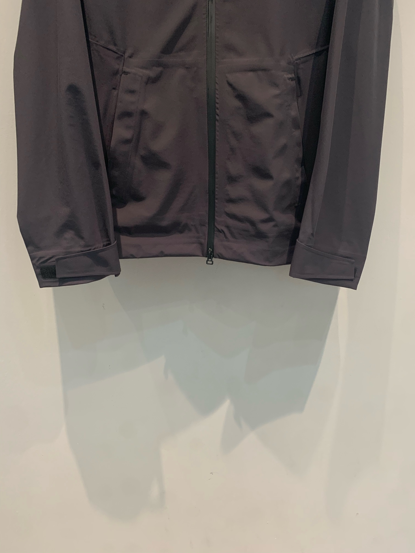 新款🆕 迪桑特TRAINING新款系列冲锋衣，防风防水面料，全接缝压胶工艺，户外通勤都OK！剪裁贴合人体