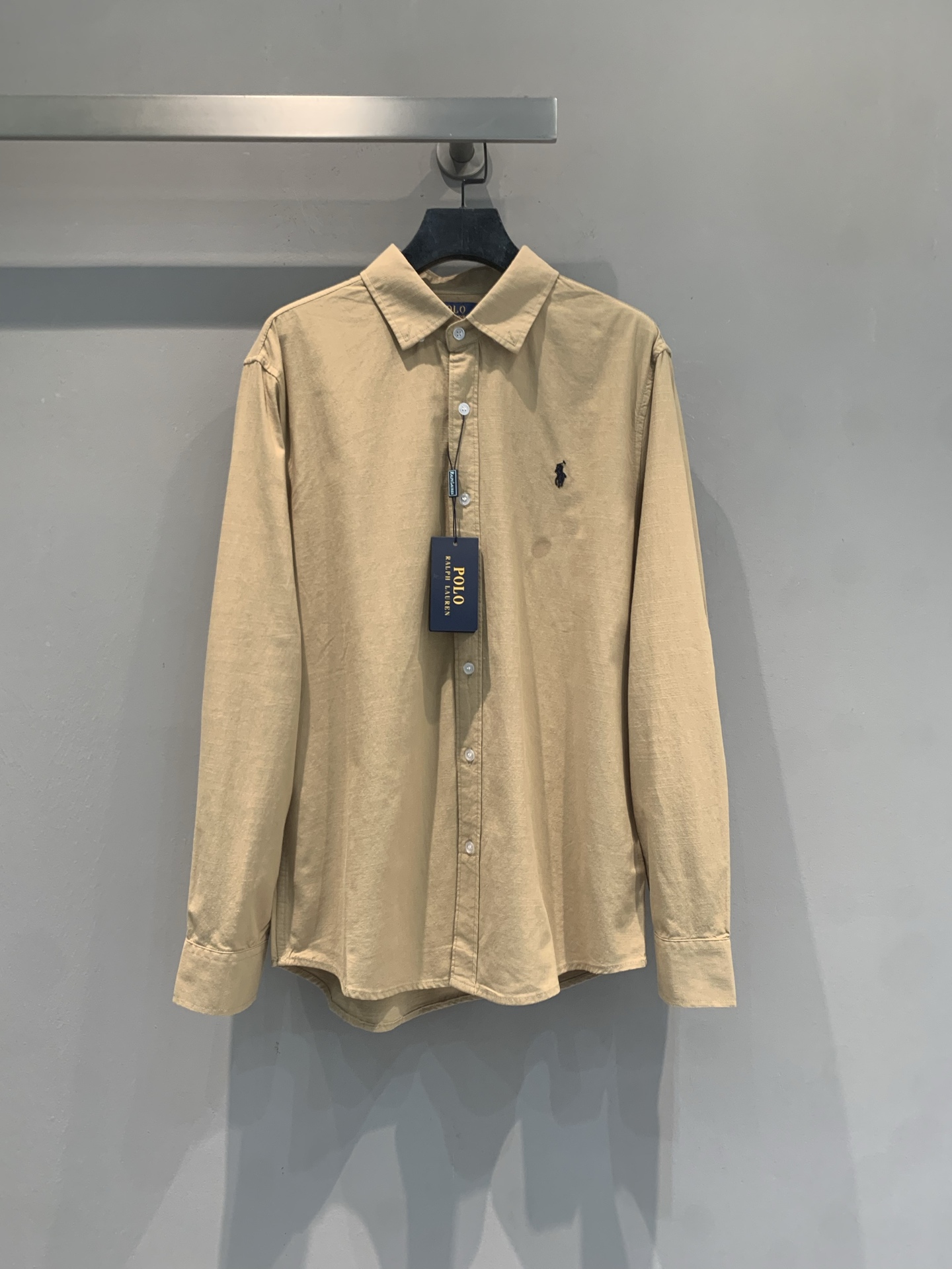 新款🆕 拉夫劳伦春夏系列刺绣logo纯棉衬衫。100%纯棉材质，轻薄透气，春夏穿超舒服！经典翻领+蓝色小