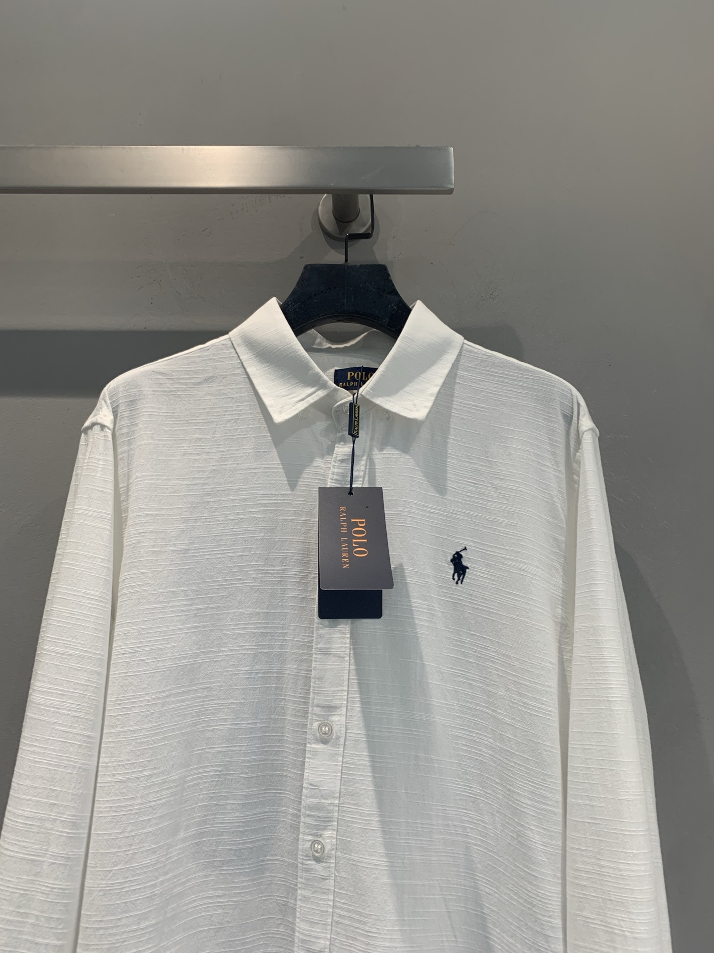 新款🆕 拉夫劳伦春夏系列刺绣logo纯棉衬衫。100%纯棉材质，轻薄透气，春夏穿超舒服！经典翻领+蓝色小