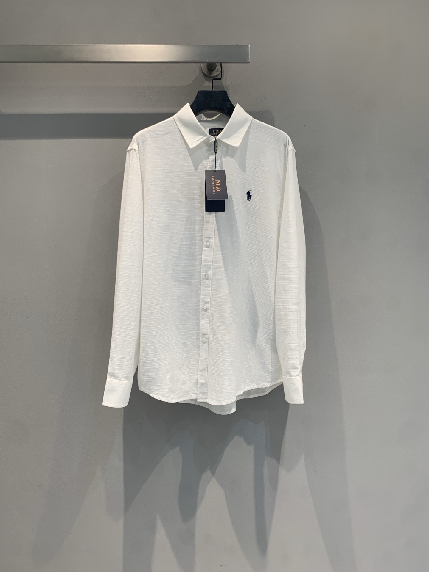 新款🆕 拉夫劳伦春夏系列刺绣logo纯棉衬衫。100%纯棉材质，轻薄透气，春夏穿超舒服！经典翻领+蓝色小