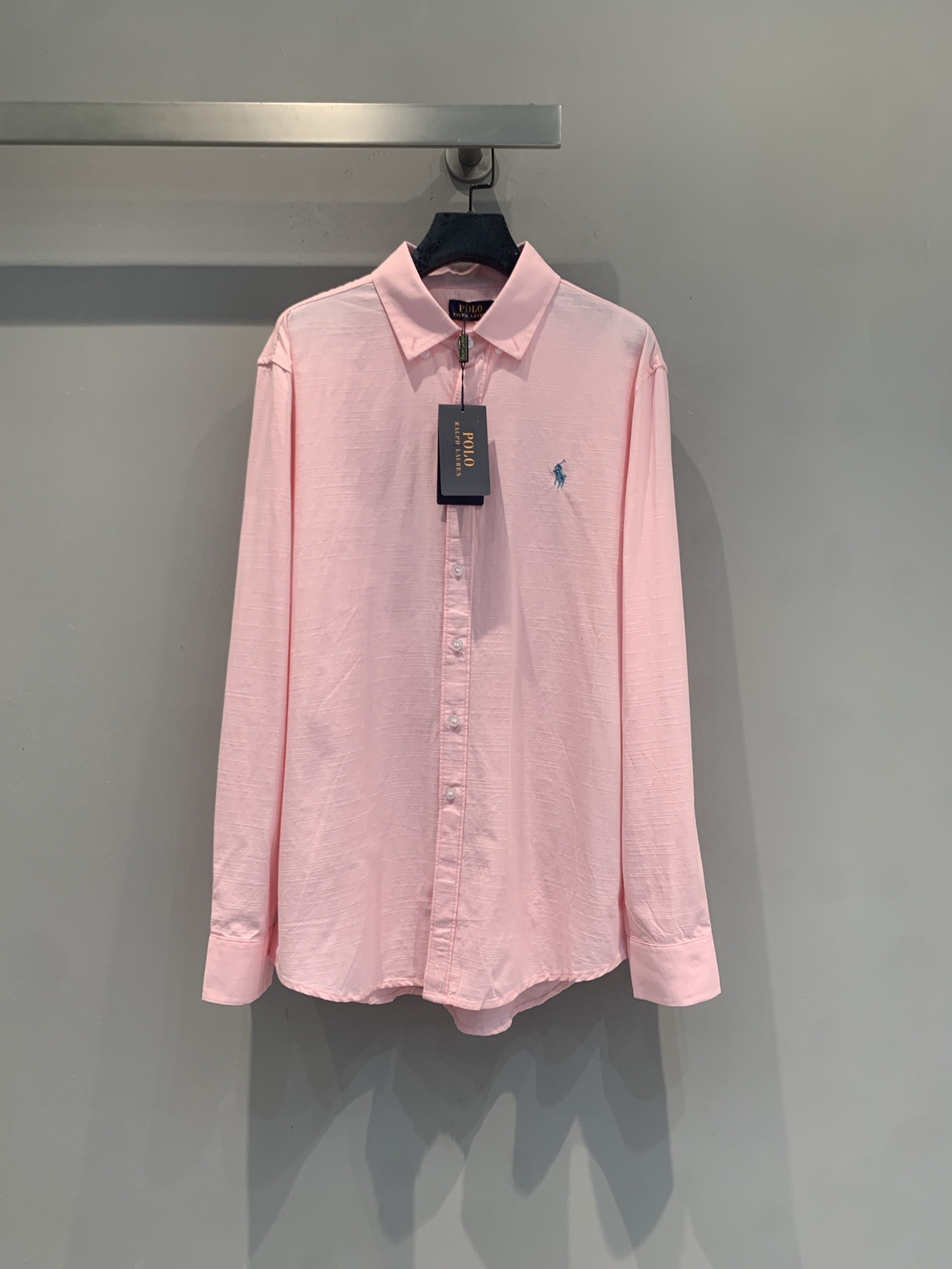 新款🆕 拉夫劳伦春夏系列刺绣logo纯棉衬衫。100%纯棉材质，轻薄透气，春夏穿超舒服！经典翻领+蓝色小