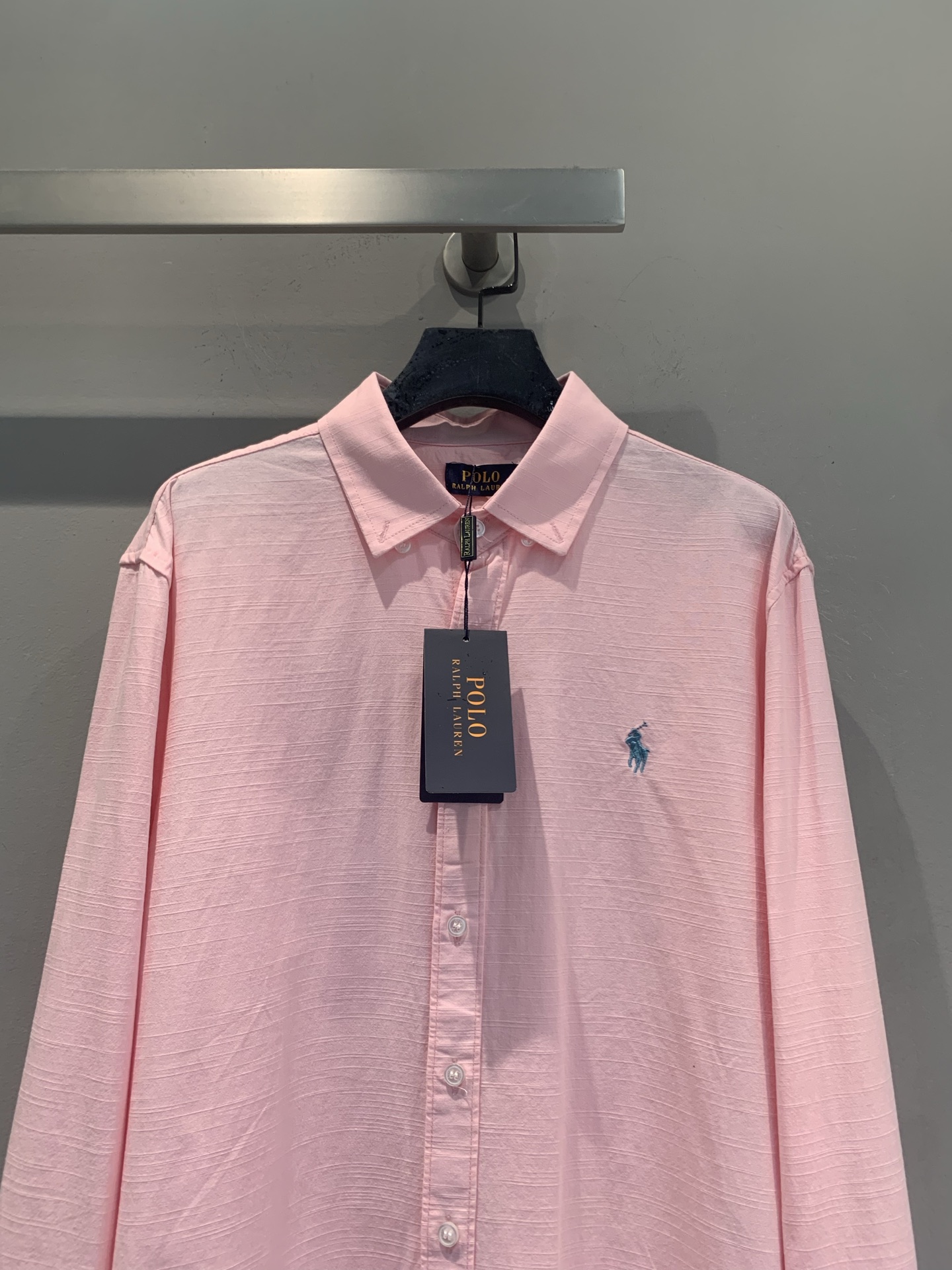 新款🆕 拉夫劳伦春夏系列刺绣logo纯棉衬衫。100%纯棉材质，轻薄透气，春夏穿超舒服！经典翻领+蓝色小