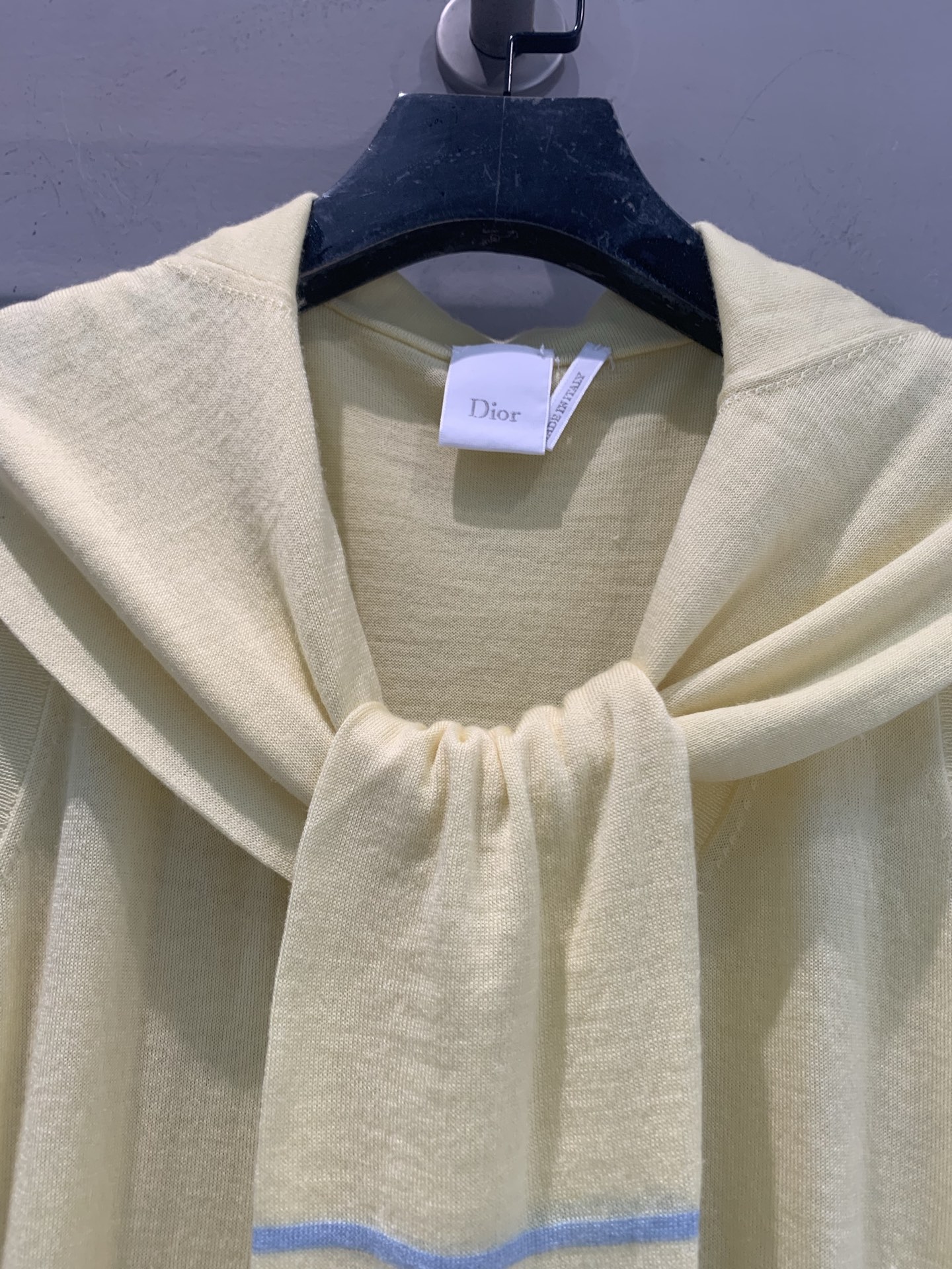 新款🆕 原版开发 CD早春新款多种穿法条纹针织羊绒上衣。羊绒混纺面料，柔软亲肤，春夏穿超舒服！披肩和背心