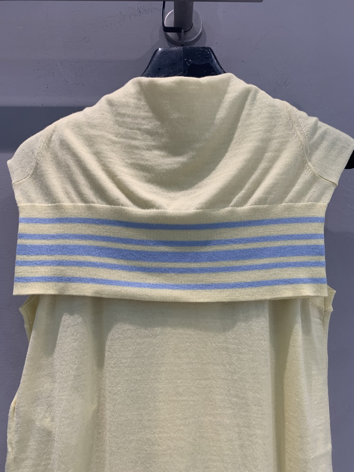 新款🆕 原版开发 CD早春新款多种穿法条纹针织羊绒上衣。羊绒混纺面料，柔软亲肤，春夏穿超舒服！披肩和背心