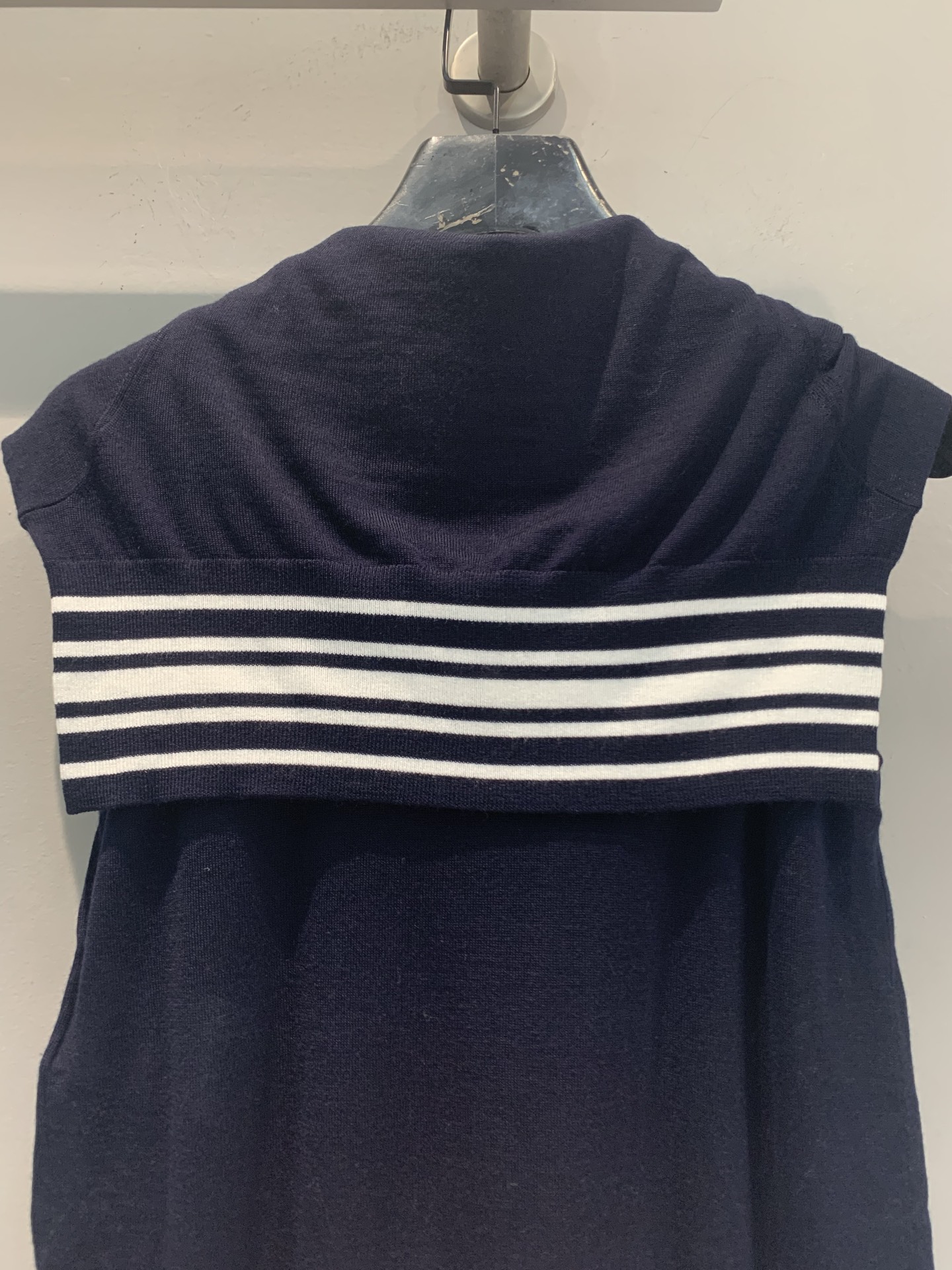 新款🆕 原版开发 CD早春新款多种穿法条纹针织羊绒上衣。羊绒混纺面料，柔软亲肤，春夏穿超舒服！披肩和背心