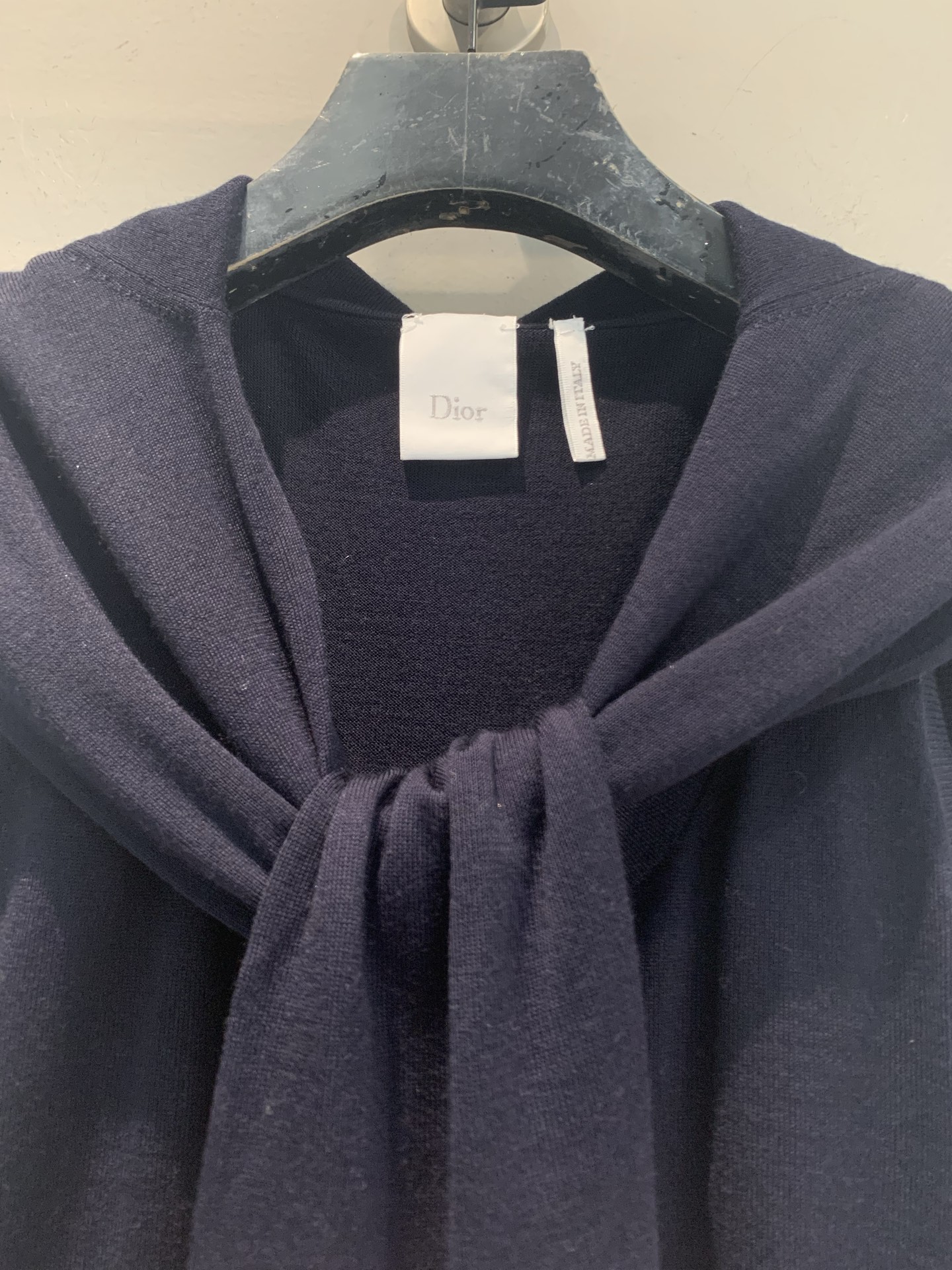 新款🆕 原版开发 CD早春新款多种穿法条纹针织羊绒上衣。羊绒混纺面料，柔软亲肤，春夏穿超舒服！披肩和背心