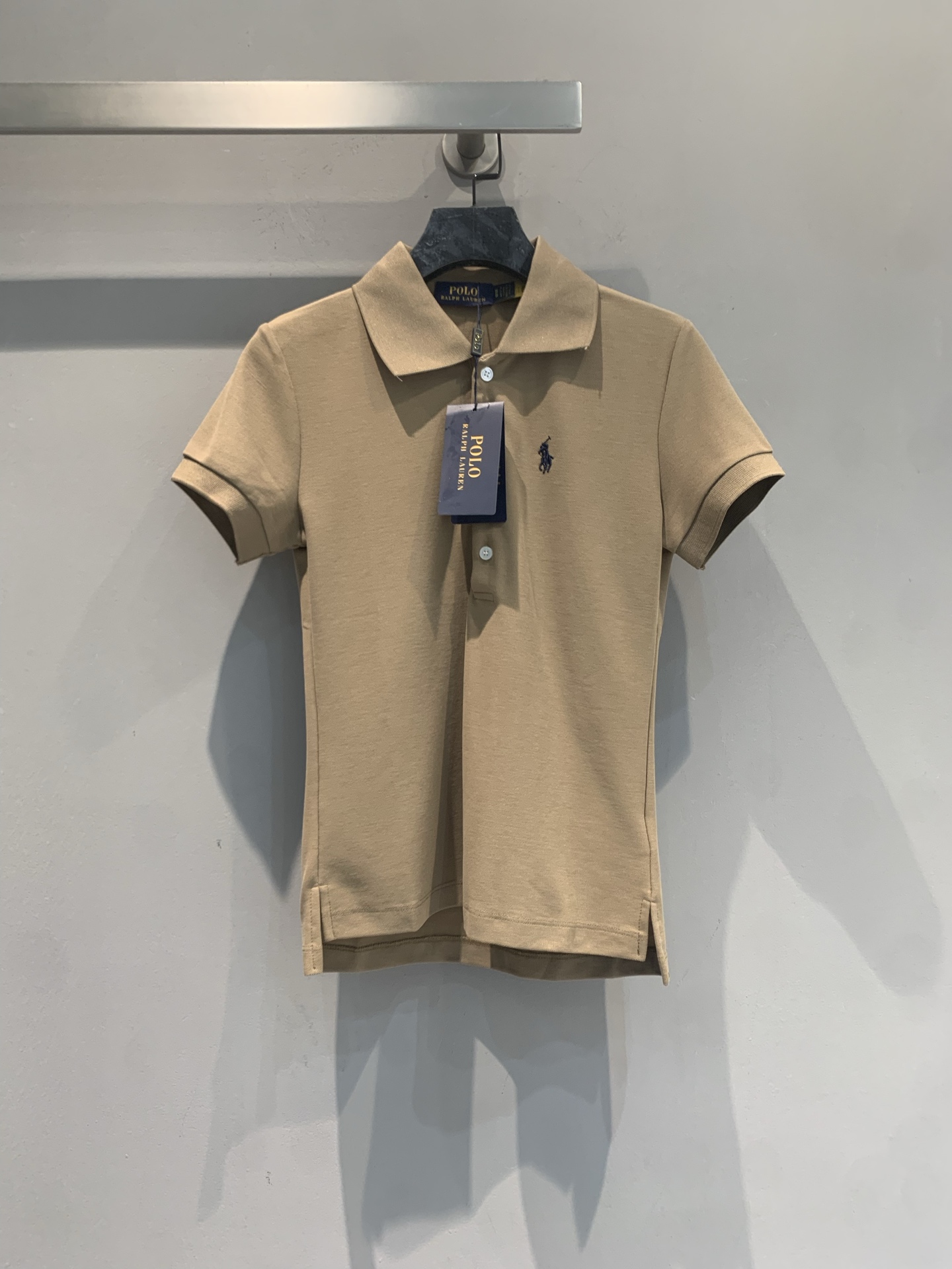 新款🆕 拉夫劳伦春夏系列小马刺绣珠地棉Polo衫，采用透气吸汗的珠地棉材质，夏天穿超舒服！胸前蓝色小马刺