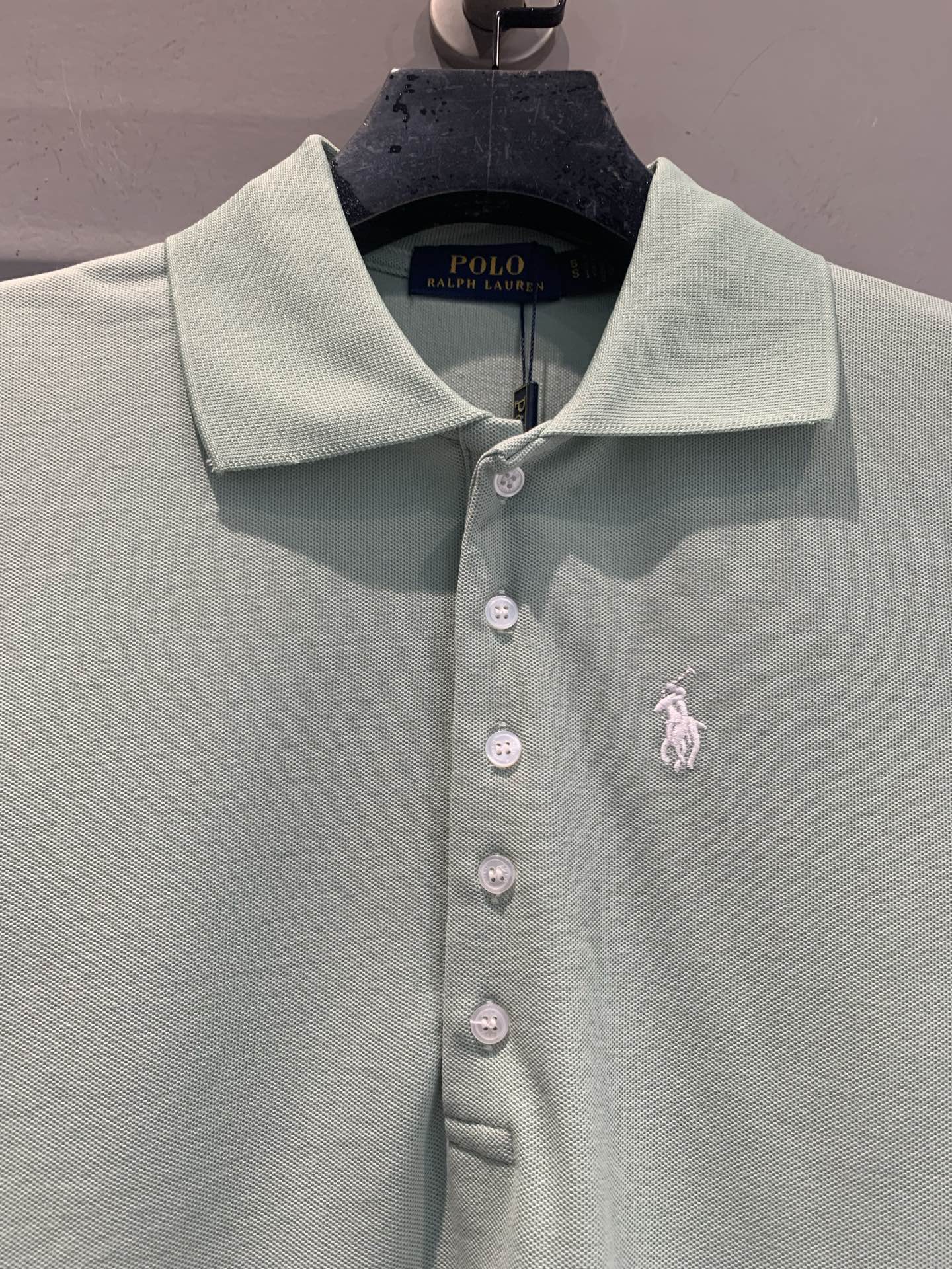 新款🆕 拉夫劳伦春夏系列小马刺绣珠地棉Polo衫，采用透气吸汗的珠地棉材质，夏天穿超舒服！胸前蓝色小马刺