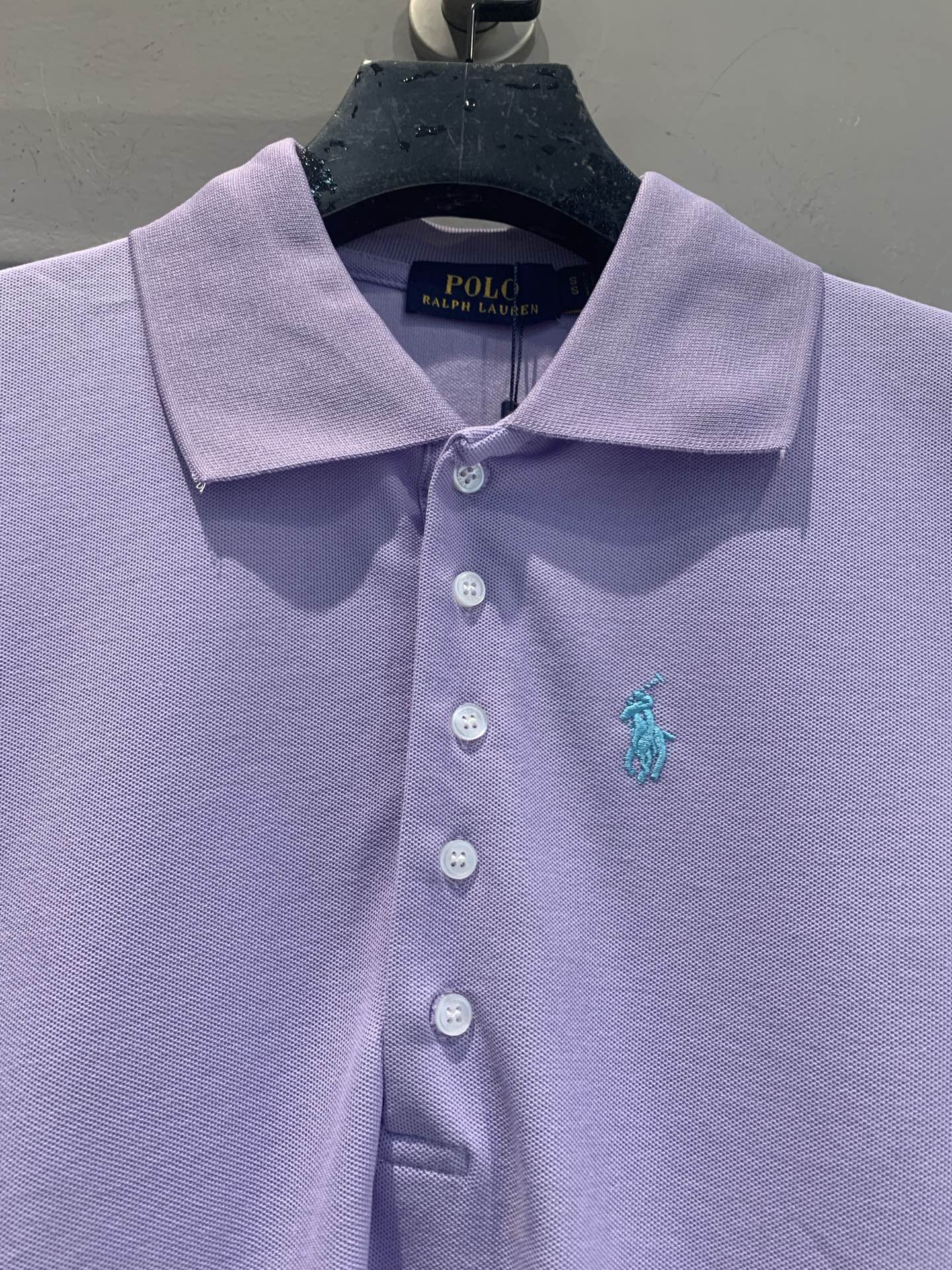 新款🆕 拉夫劳伦春夏系列小马刺绣珠地棉Polo衫，采用透气吸汗的珠地棉材质，夏天穿超舒服！胸前蓝色小马刺