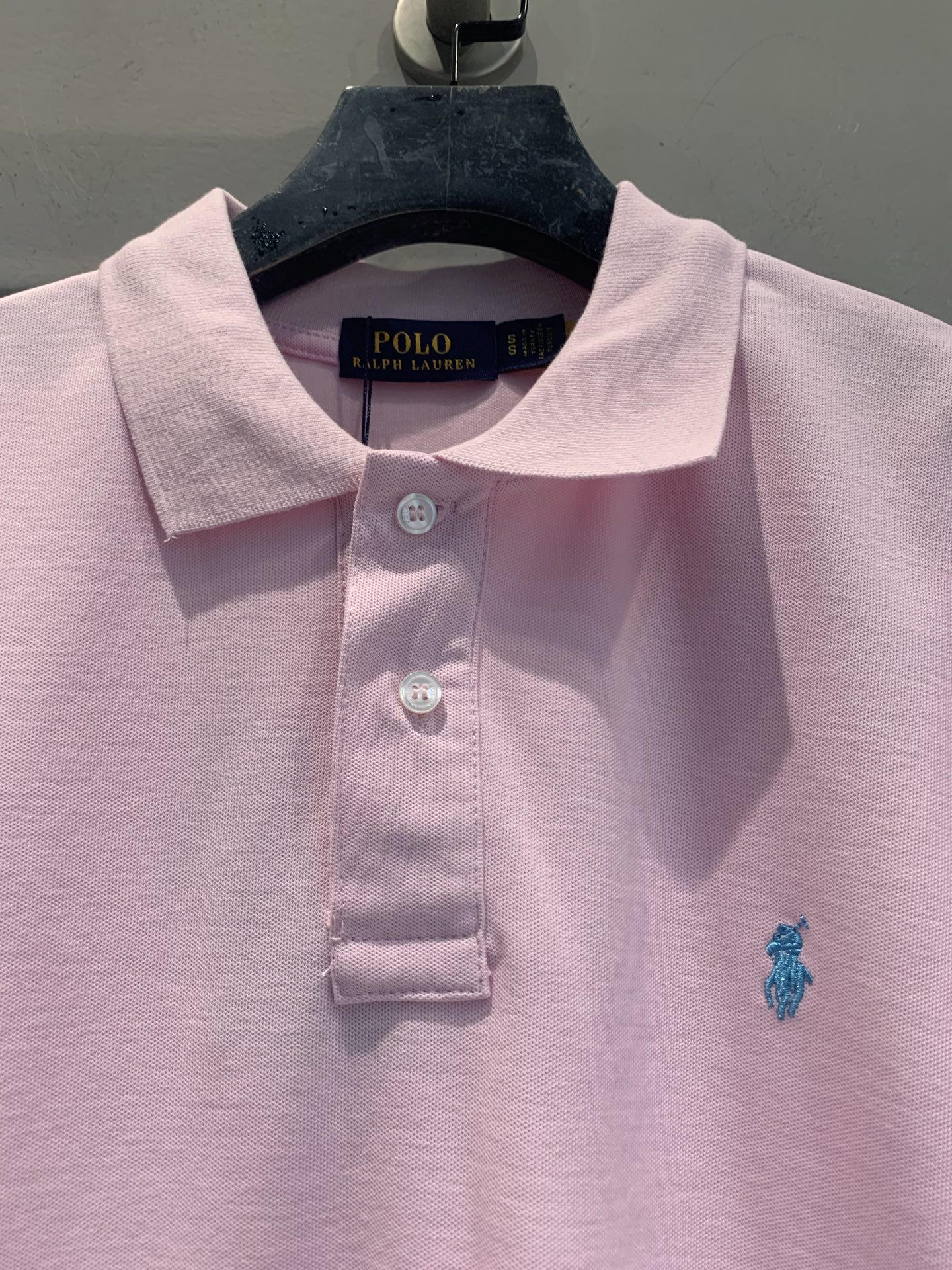 新款🆕 拉夫劳伦春夏系列小马刺绣珠地棉Polo衫，采用透气吸汗的珠地棉材质，夏天穿超舒服！胸前蓝色小马刺