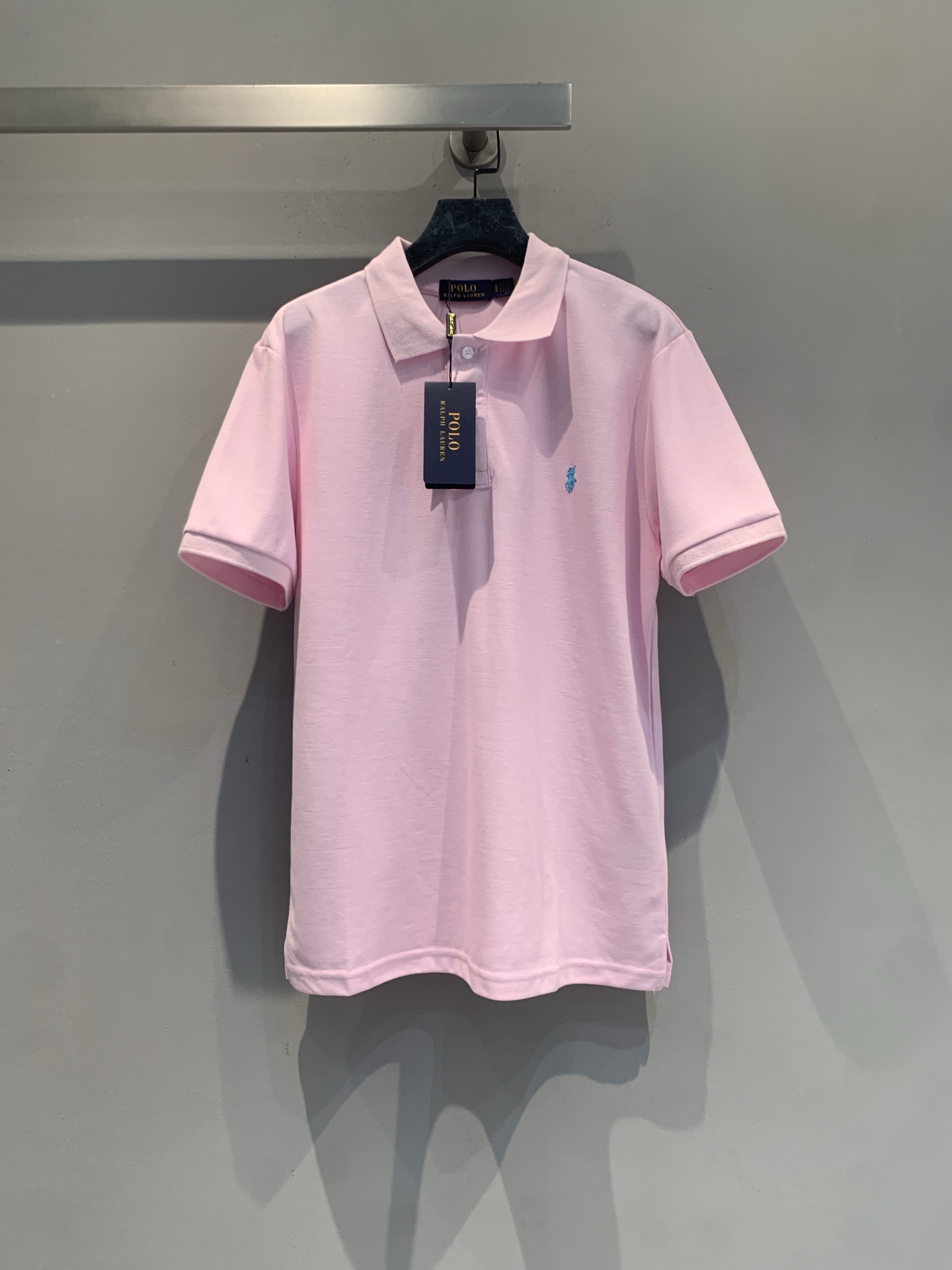 新款🆕 拉夫劳伦春夏系列小马刺绣珠地棉Polo衫，采用透气吸汗的珠地棉材质，夏天穿超舒服！胸前蓝色小马刺