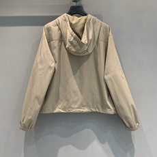 新款🆕 原版开发 Miumi*早春新款学院风字母刺绣格纹连帽夹克,棉质防撕裂面料,柔软又耐用,日常通勤或 新款🆕 原版开发 Miumi*早春新款学院风字母刺绣格纹连帽夹克,棉质防撕裂面料,柔软又耐用,日常通勤或
