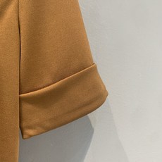 新款🆕 原版开发 Miumi*春夏系列时髦百搭短袖Polo衫,科技棉材质,柔软透气,春夏穿超舒服!经典翻 新款🆕 原版开发 Miumi*春夏系列时髦百搭短袖Polo衫,科技棉材质,柔软透气,春夏穿超舒服!经典翻