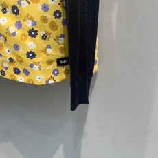 新款🆕 原版开发 Miumi*早春新款时髦复古碎花假两件上衣。黄色碎花+黑色针织假两件设计,荷叶边拼接超 新款🆕 原版开发 Miumi*早春新款时髦复古碎花假两件上衣。黄色碎花+黑色针织假两件设计,荷叶边拼接超