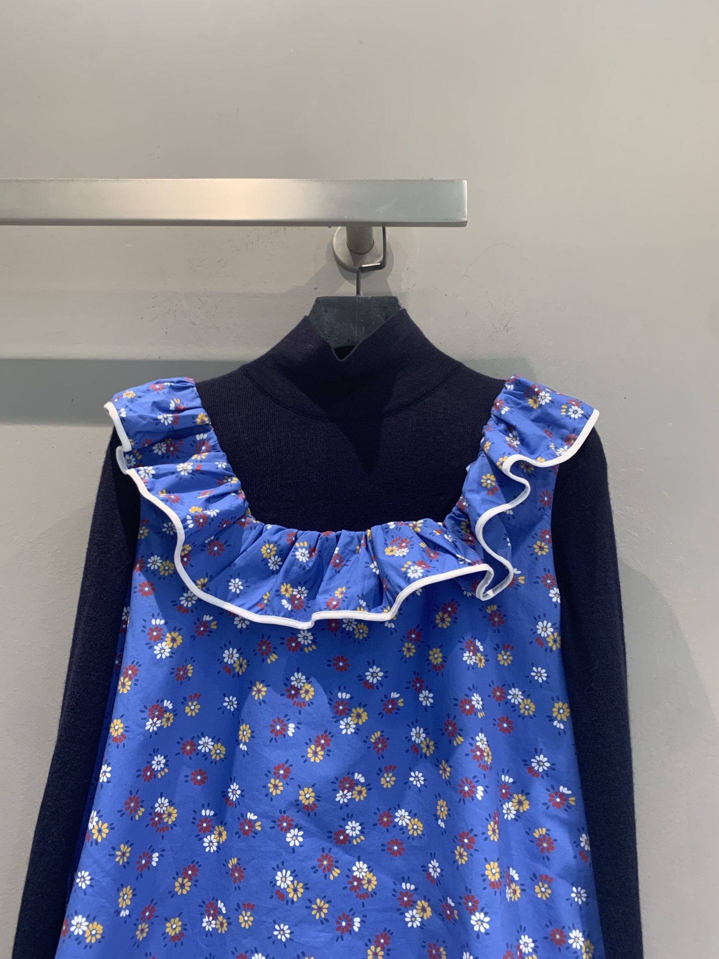 新款🆕 原版开发 Miumi*早春新款时髦复古碎花假两件上衣，府绸+羊毛针织拼接，荷叶边大翻领超有少女感