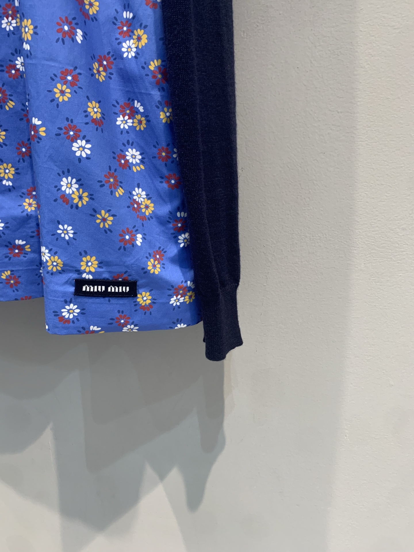 新款🆕 原版开发 Miumi*早春新款时髦复古碎花假两件上衣，府绸+羊毛针织拼接，荷叶边大翻领超有少女感