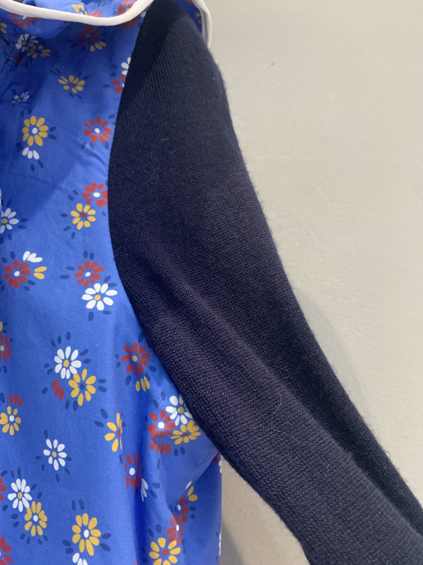 新款🆕 原版开发 Miumi*早春新款时髦复古碎花假两件上衣，府绸+羊毛针织拼接，荷叶边大翻领超有少女感