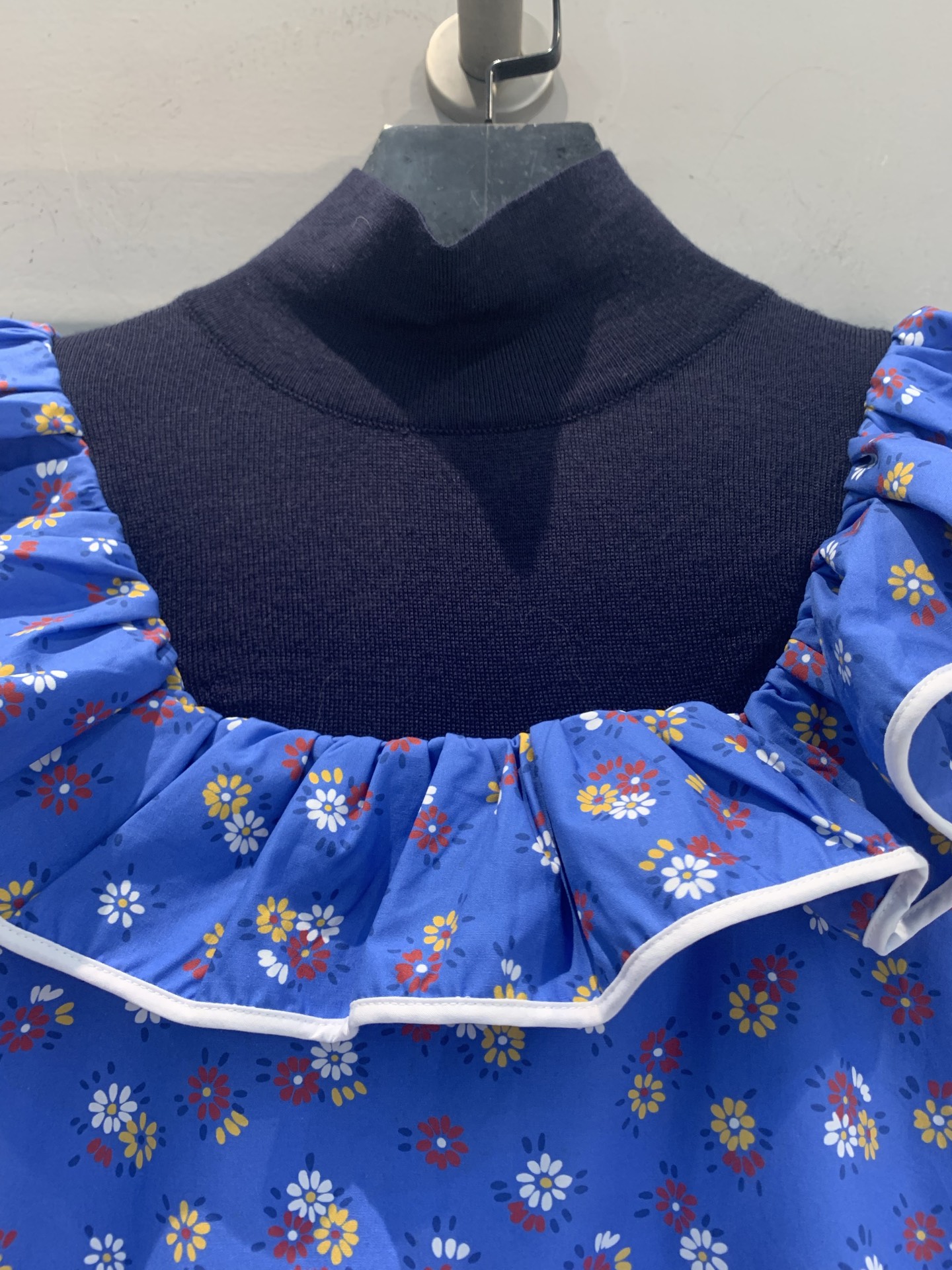 新款🆕 原版开发 Miumi*早春新款时髦复古碎花假两件上衣，府绸+羊毛针织拼接，荷叶边大翻领超有少女感