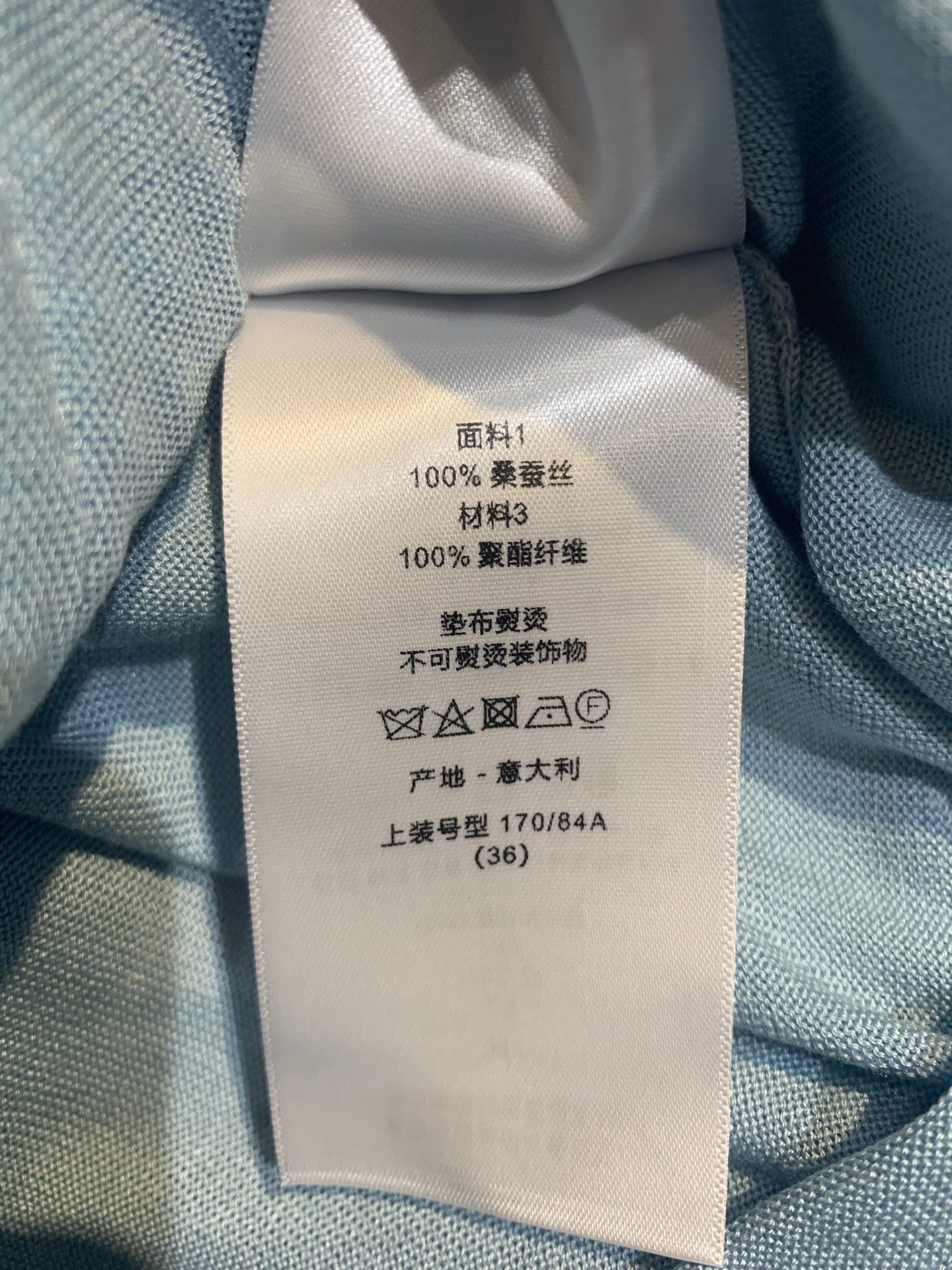 新款🔥出货啦📢 原版开发 CD春夏新款时髦百搭蝴蝶结镂空针织短袖，浅蓝色针织面料，轻薄透气，春夏穿超舒服