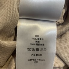 新款🔥出货啦📢 原版开发 CD春夏新款时髦百搭蝴蝶结刺绣短袖T恤,柔软针织面料,浅米色超百搭。正面“DI 新款🔥出货啦📢 原版开发 CD春夏新款时髦百搭蝴蝶结刺绣短袖T恤,柔软针织面料,浅米色超百搭。正面“DI